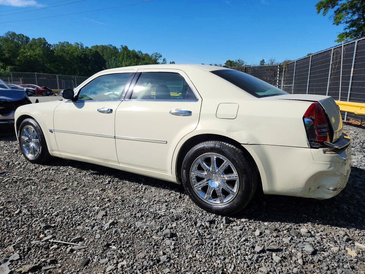 2007 Chrysler 300c White vin: 2C3LA63H87H610186