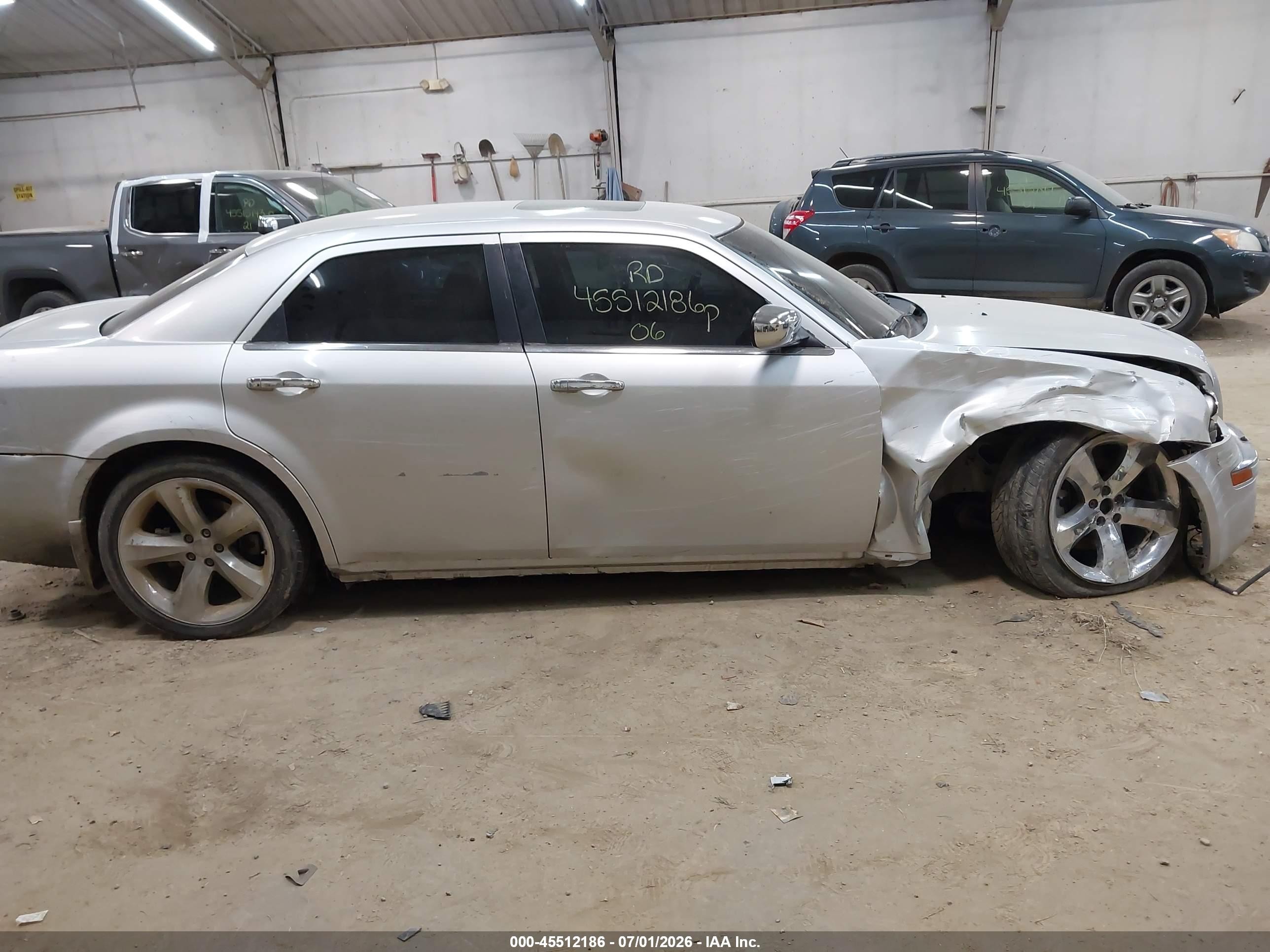 2006 Chrysler 300c   Серебряный vin: 2C3LA63H96H279228