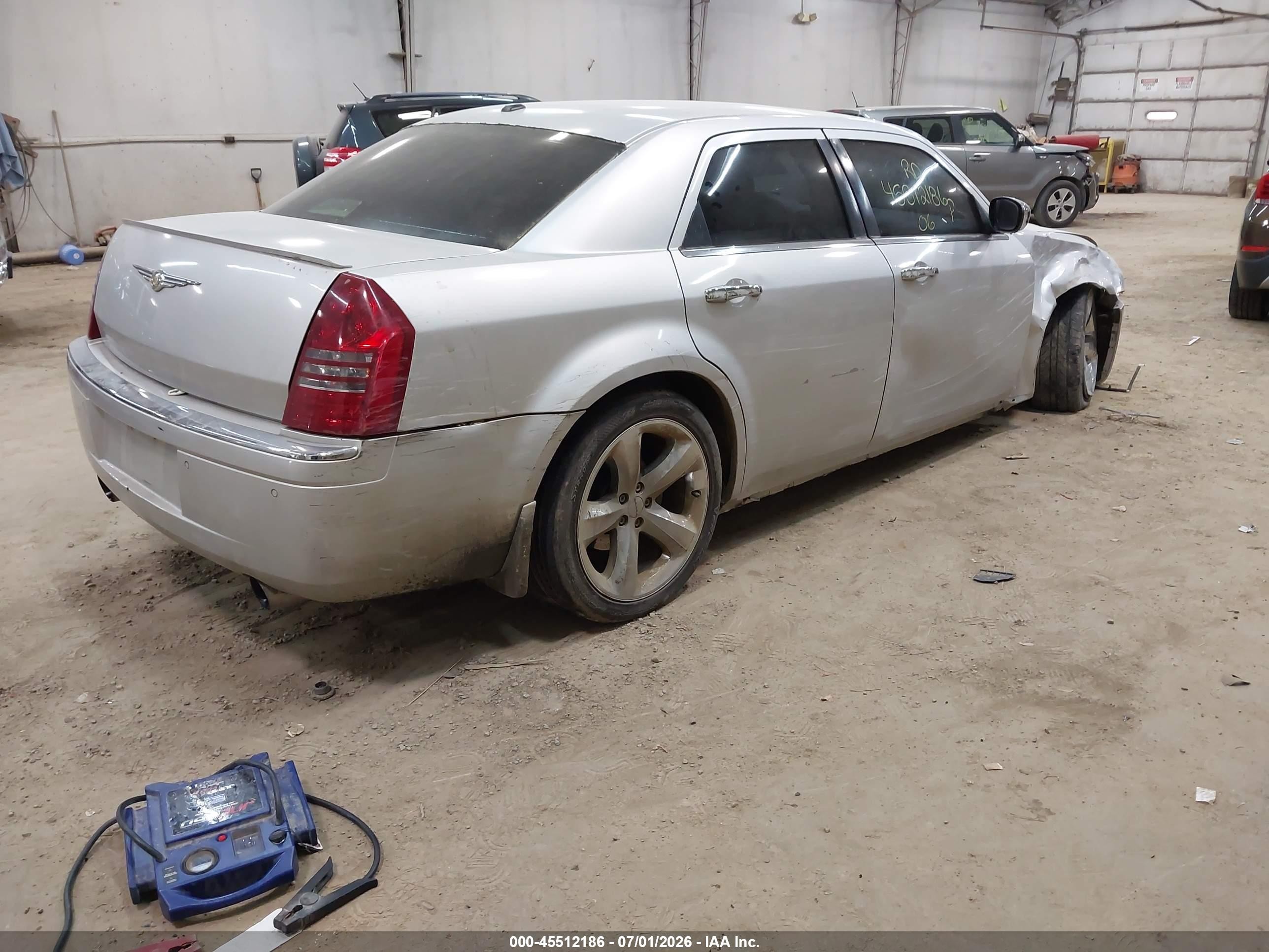 2006 Chrysler 300c   Серебряный vin: 2C3LA63H96H279228