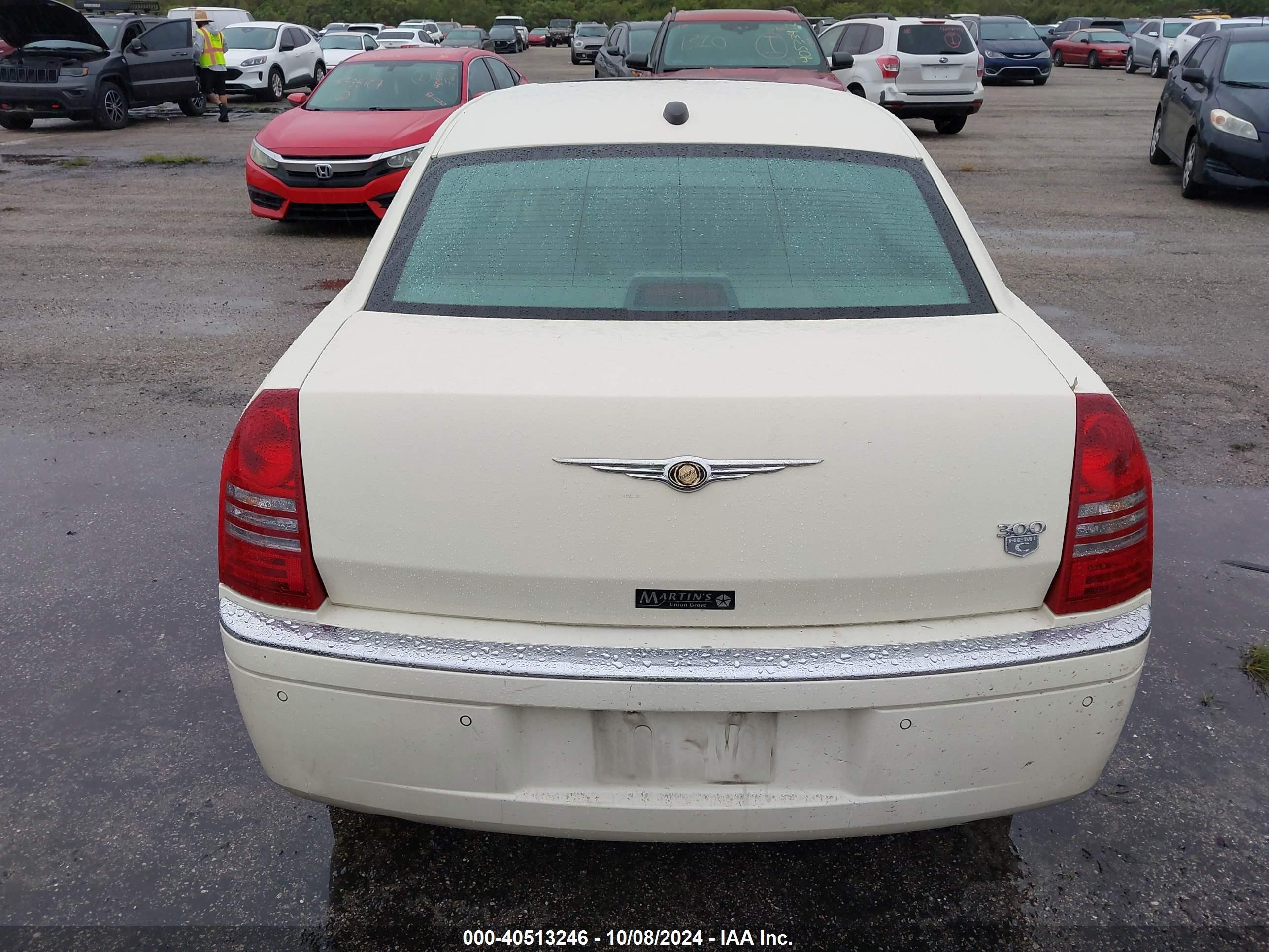 2006 Chrysler 300c   White vin: 2C3LA63HX6H115910