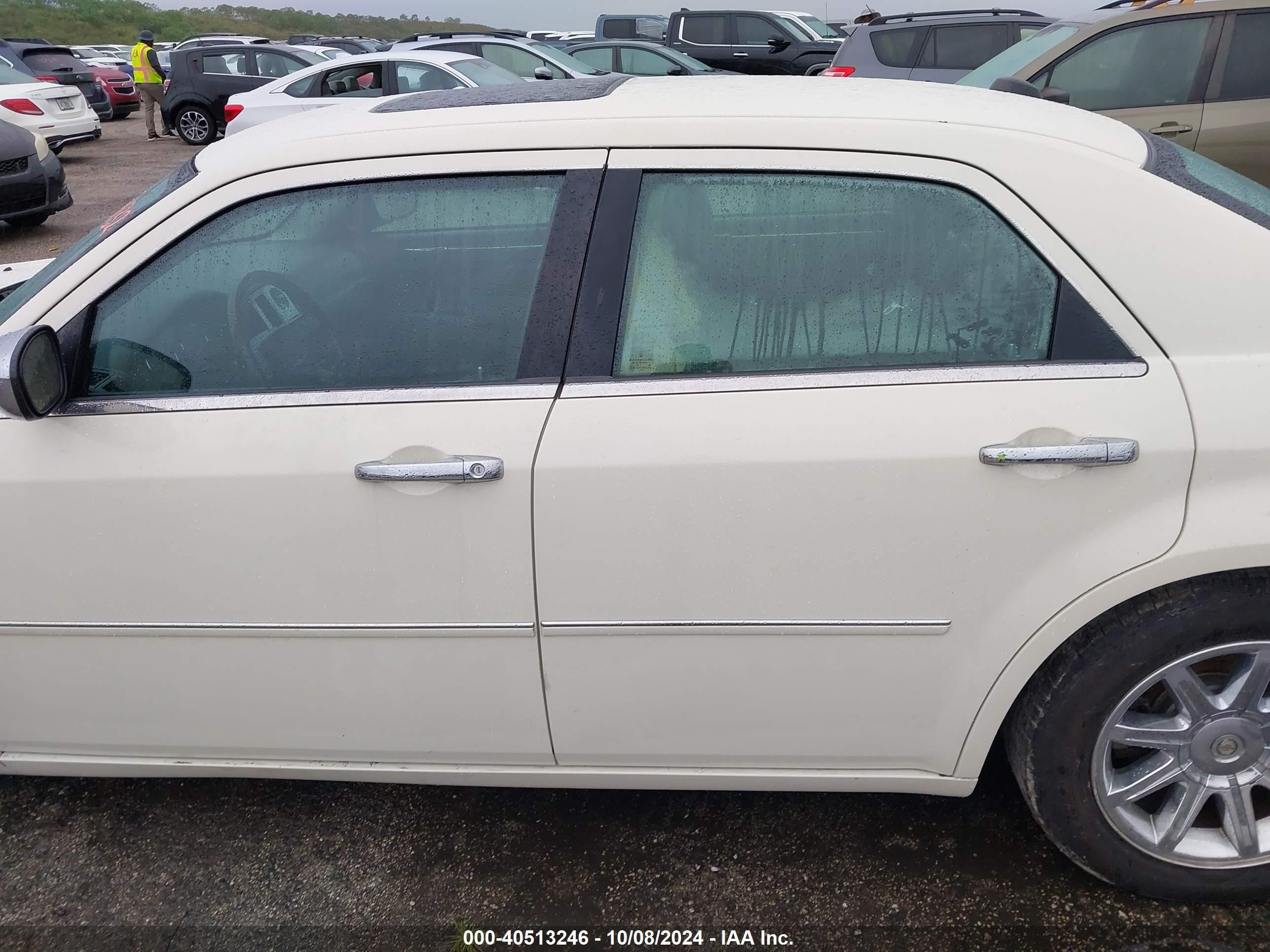 2006 Chrysler 300c   White vin: 2C3LA63HX6H115910