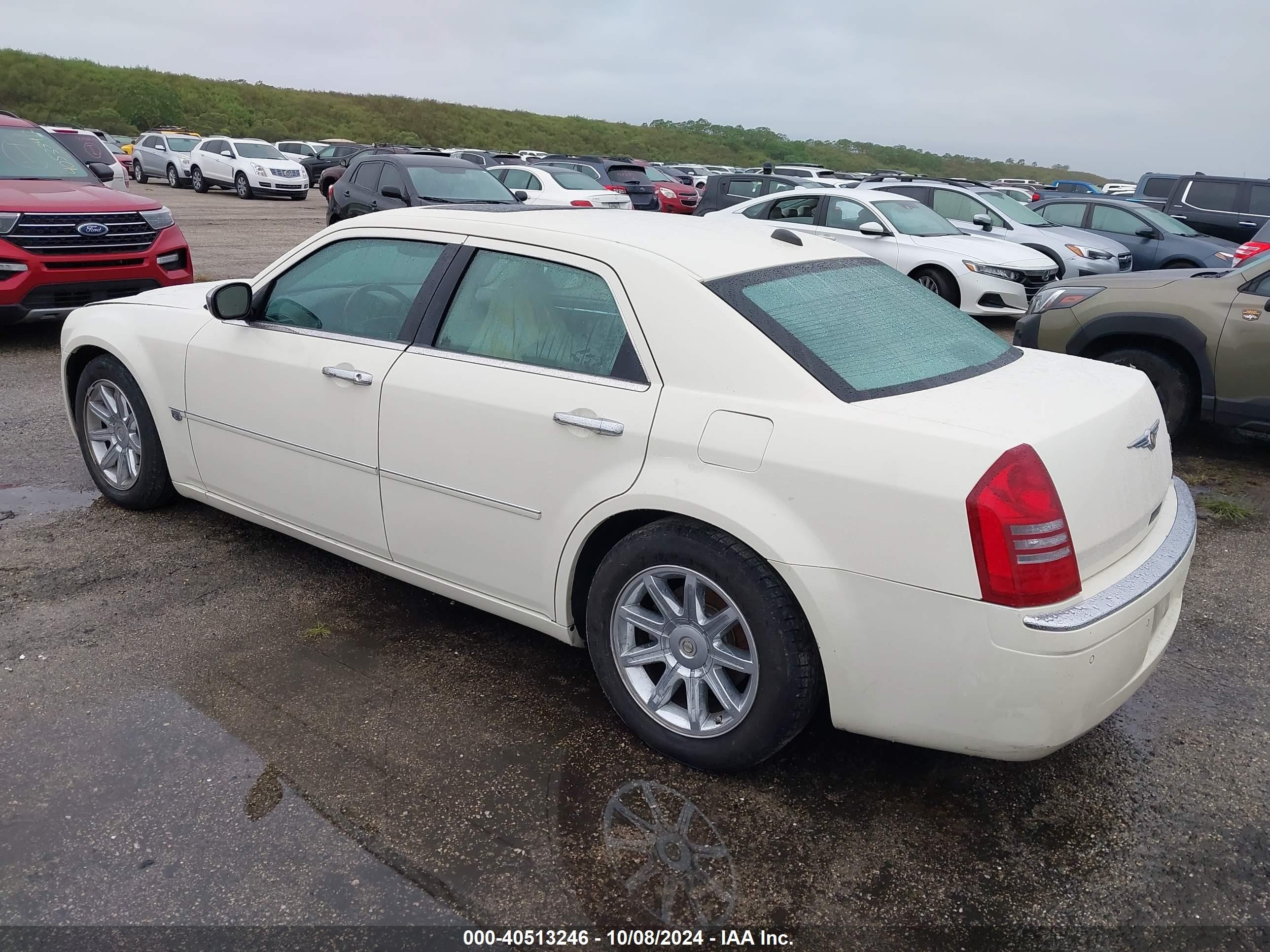 2006 Chrysler 300c   White vin: 2C3LA63HX6H115910