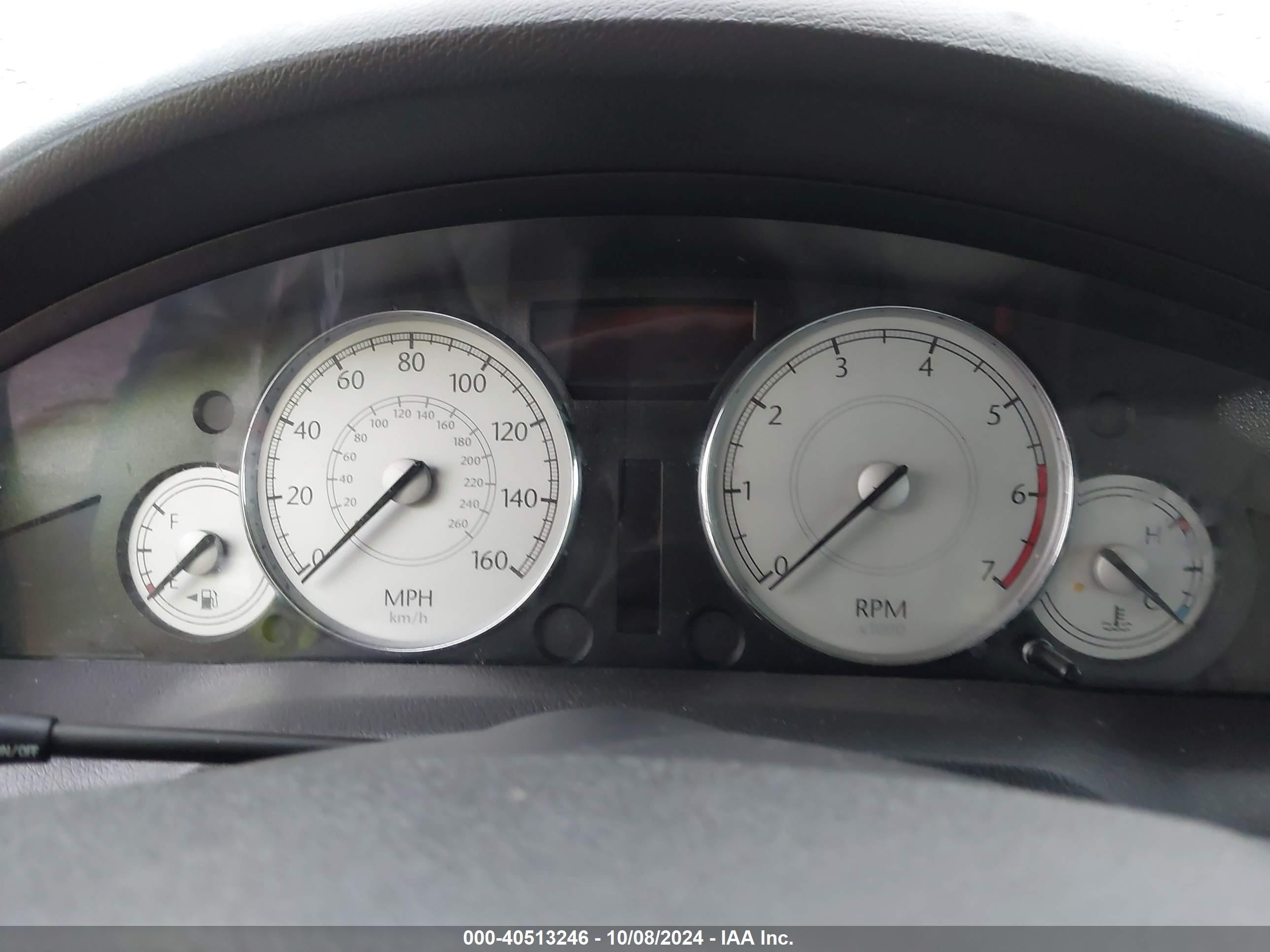 2006 Chrysler 300c   White vin: 2C3LA63HX6H115910
