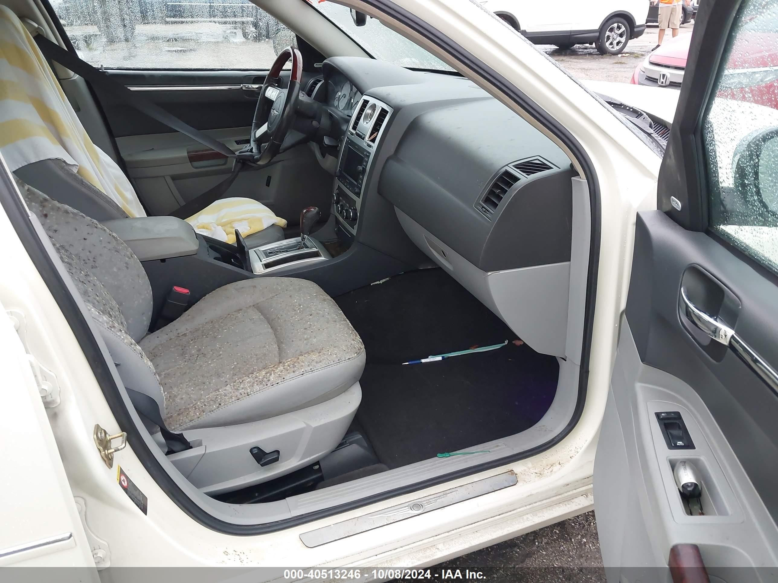 2006 Chrysler 300c   White vin: 2C3LA63HX6H115910