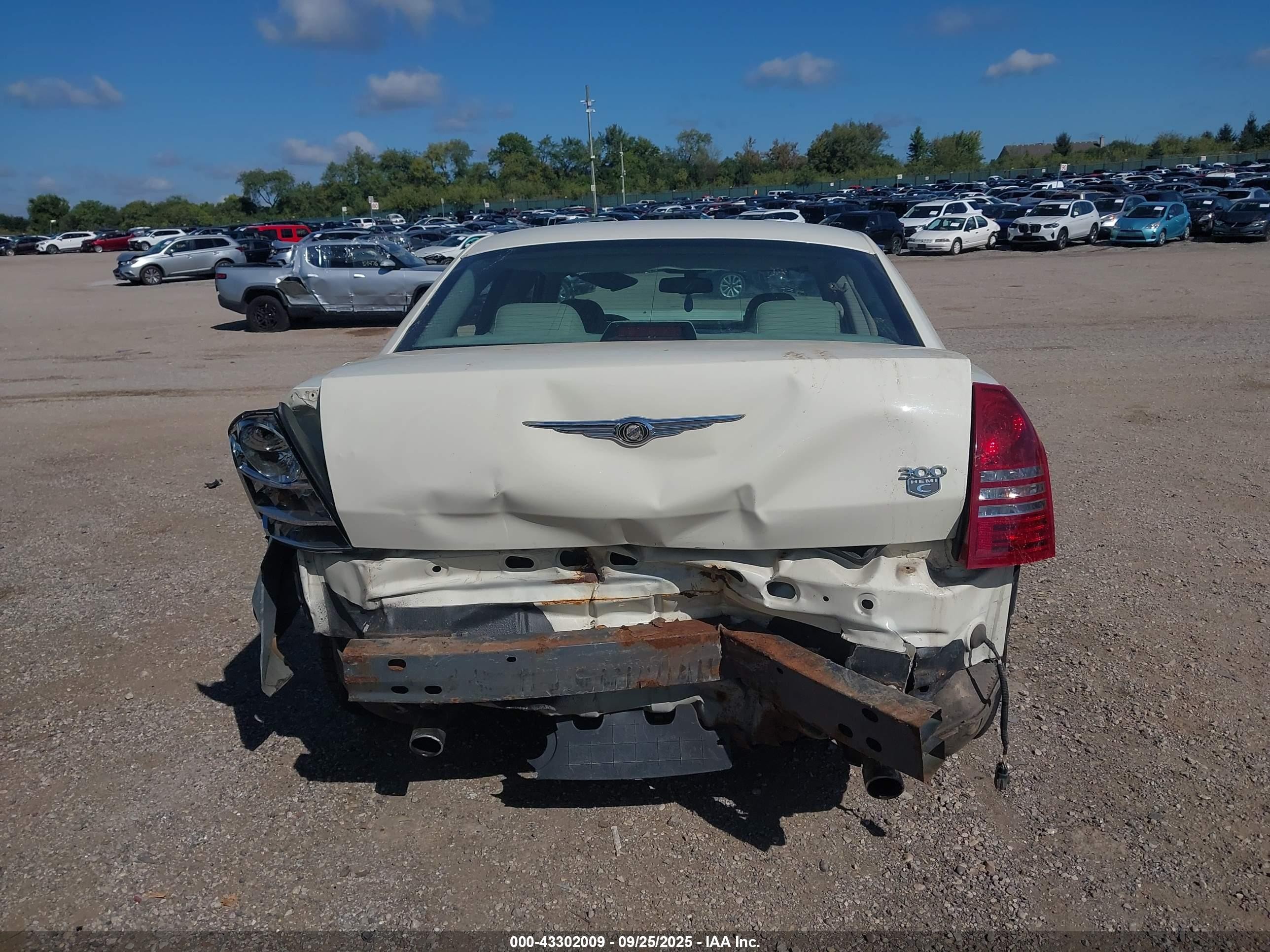2006 Chrysler 300c   White vin: 2C3LA63HX6H190266