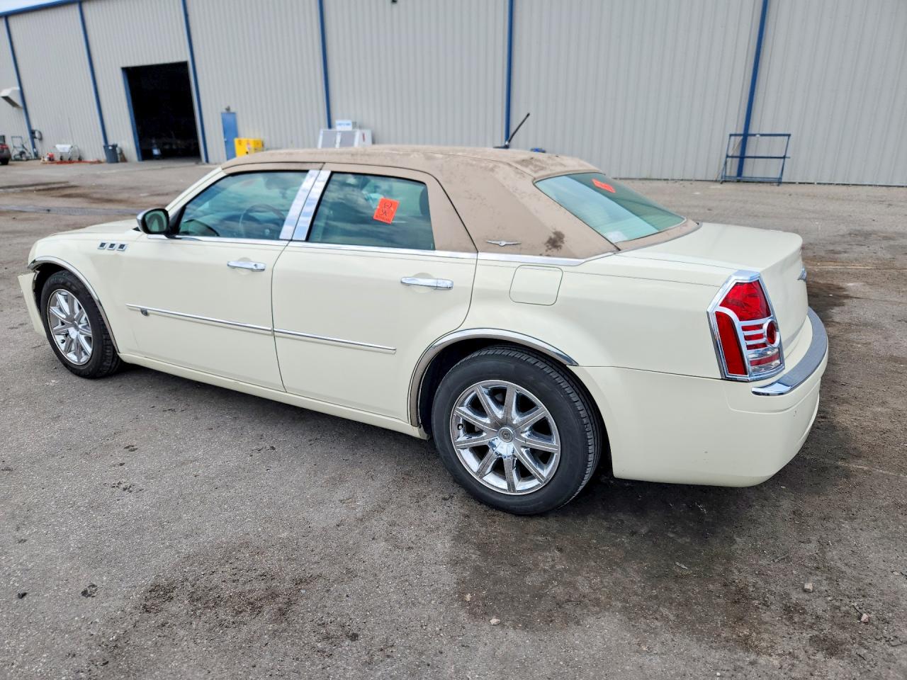 2008 Chrysler 300c Cream vin: 2C3LA63HX8H124710