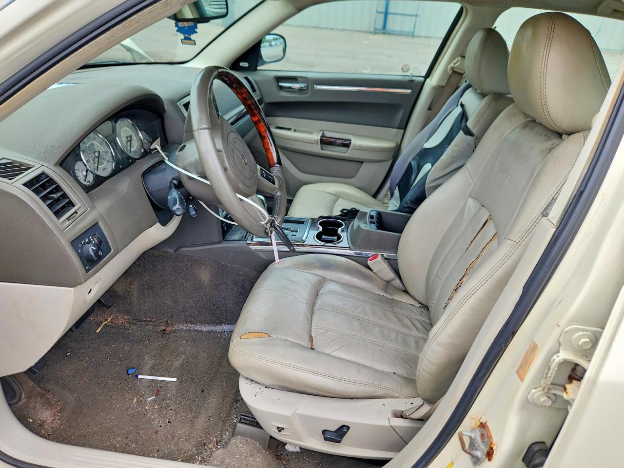 2008 Chrysler 300c Cream vin: 2C3LA63HX8H124710