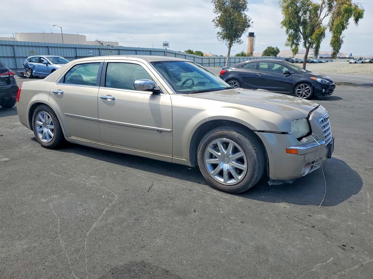 2008 Chrysler 300c Beige vin: 2C3LA63HX8H229182