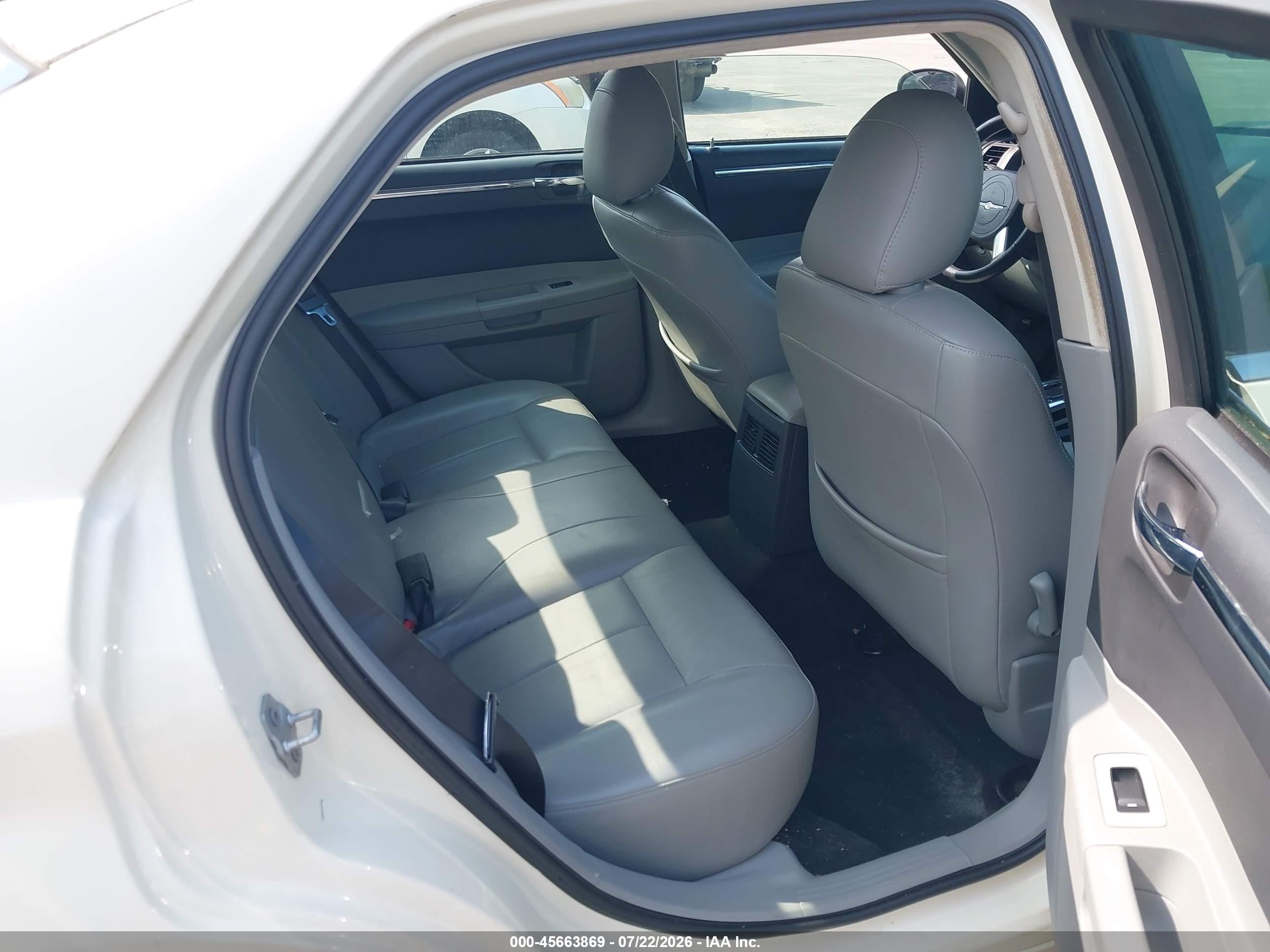 2007 Chrysler 300 Touring Белый vin: 2C3LK53G57H821943