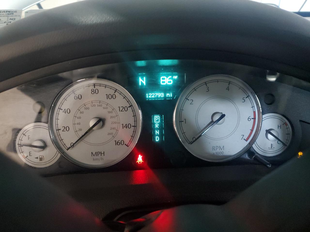 2006 Chrysler 300c Серебряный vin: 2C3LK63H06H443236 Damage: Warning - Traction Control, On, Unacceptable