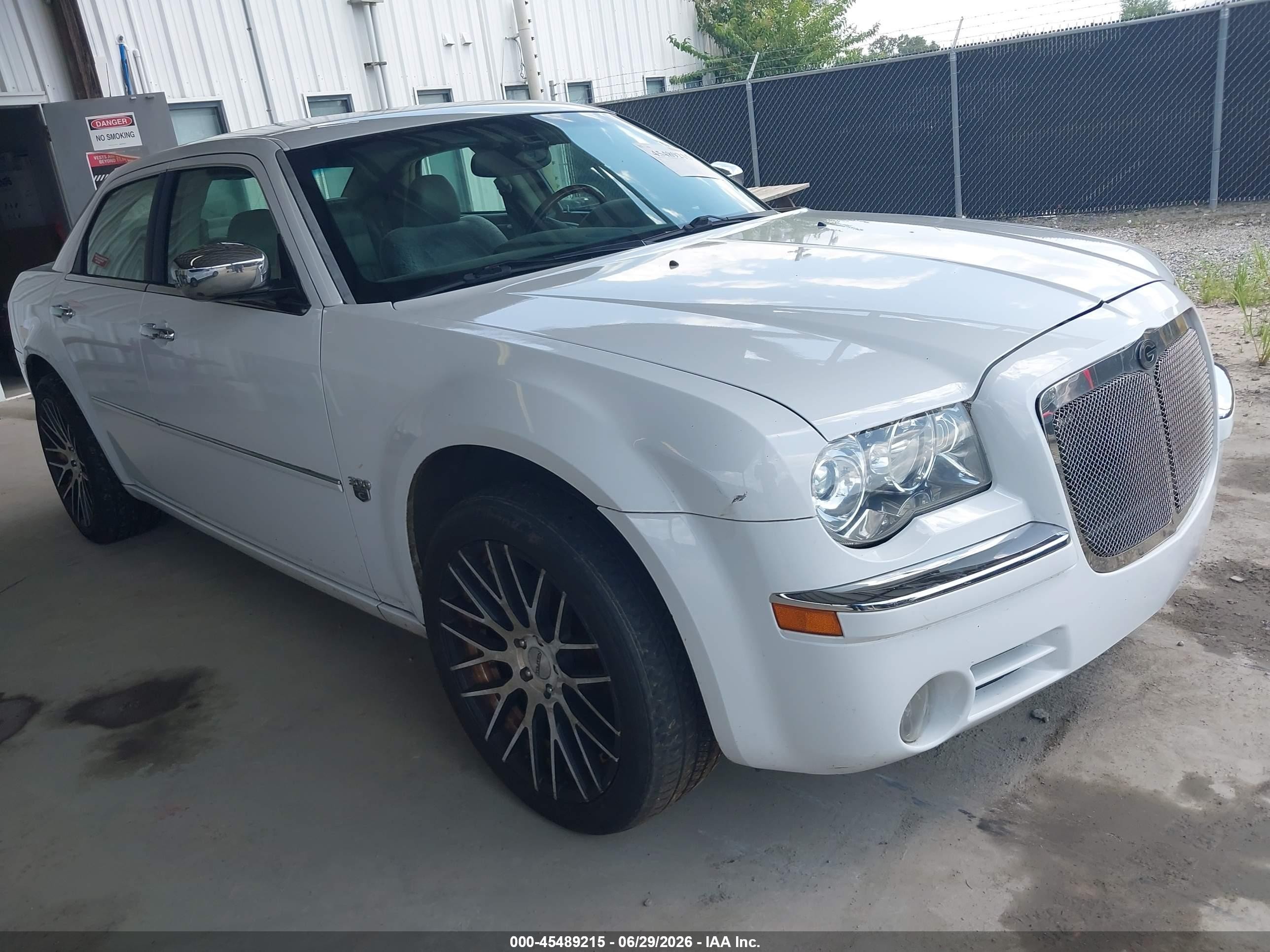 2007 Chrysler 300c   White vin: 2C3LK63H87H790430