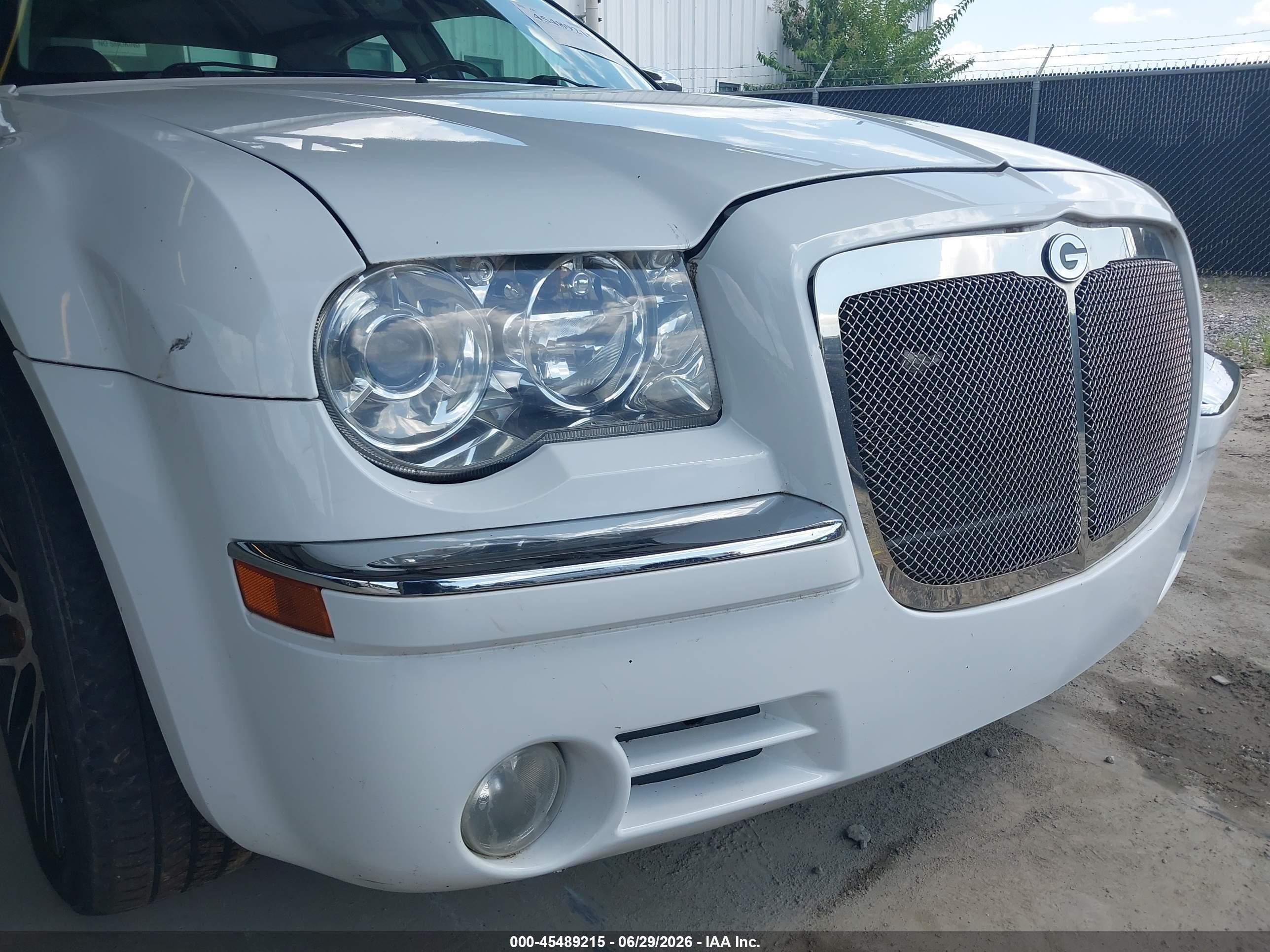 2007 Chrysler 300c   White vin: 2C3LK63H87H790430