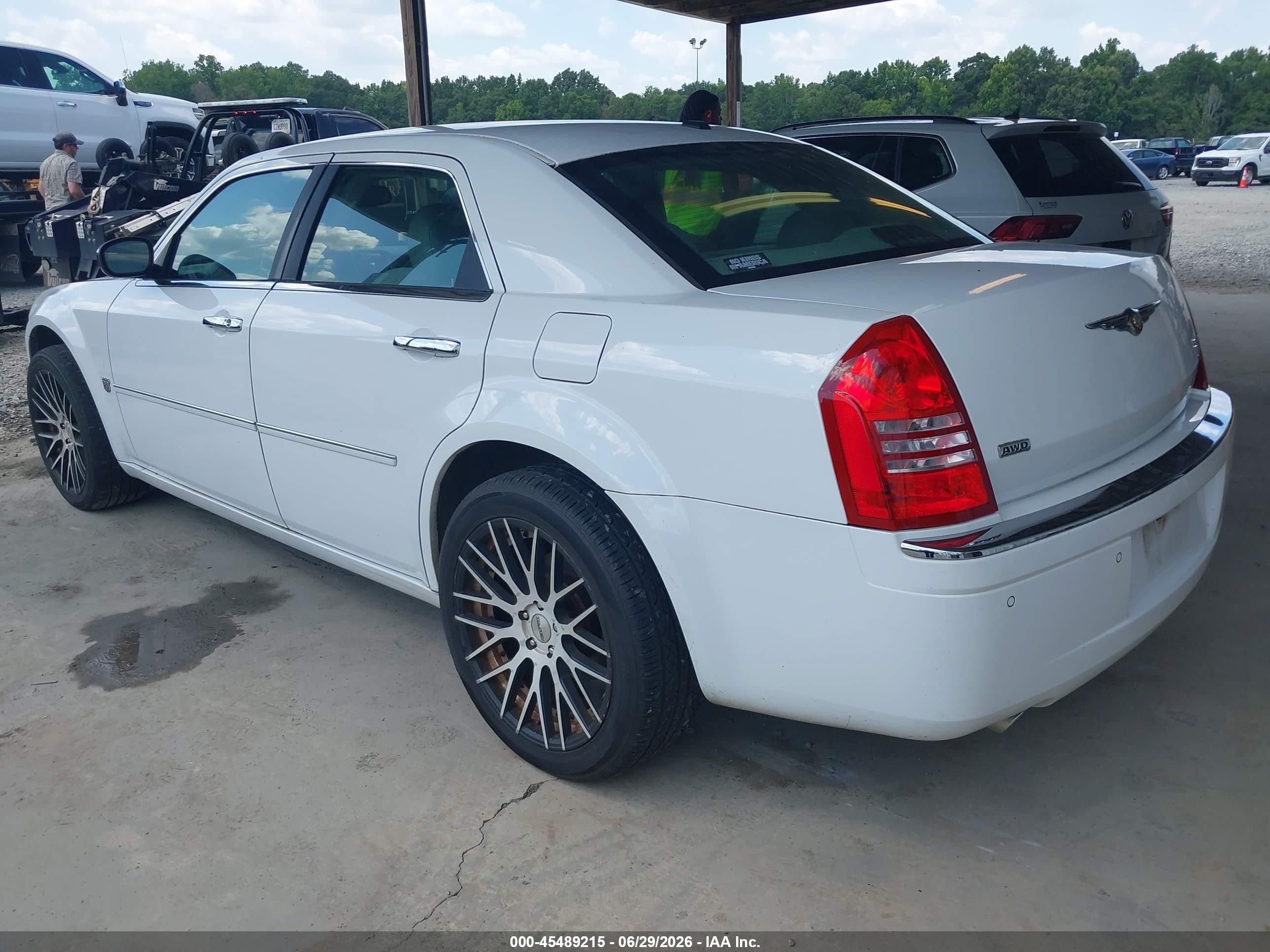 2007 Chrysler 300c   White vin: 2C3LK63H87H790430