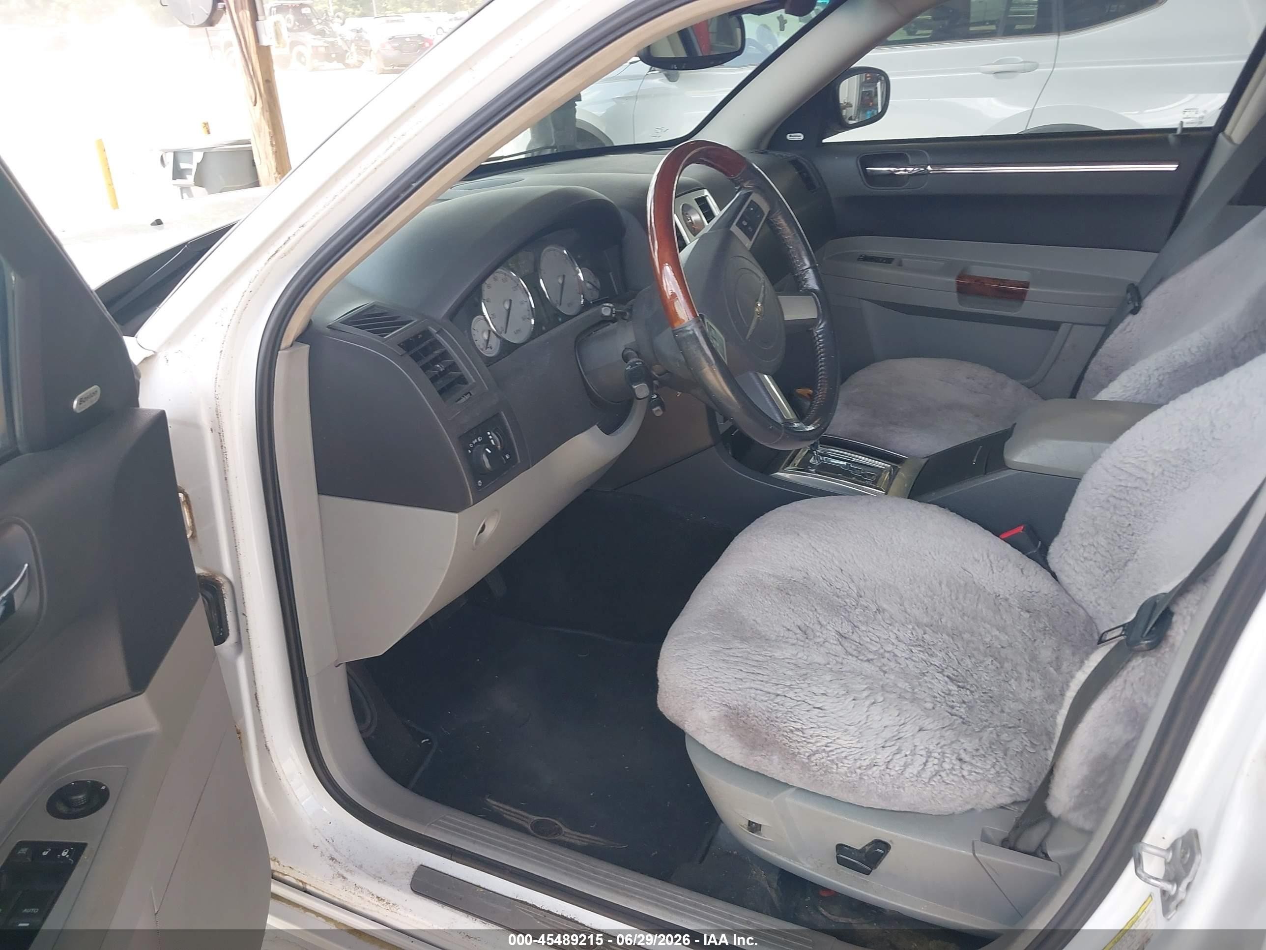 2007 Chrysler 300c   White vin: 2C3LK63H87H790430