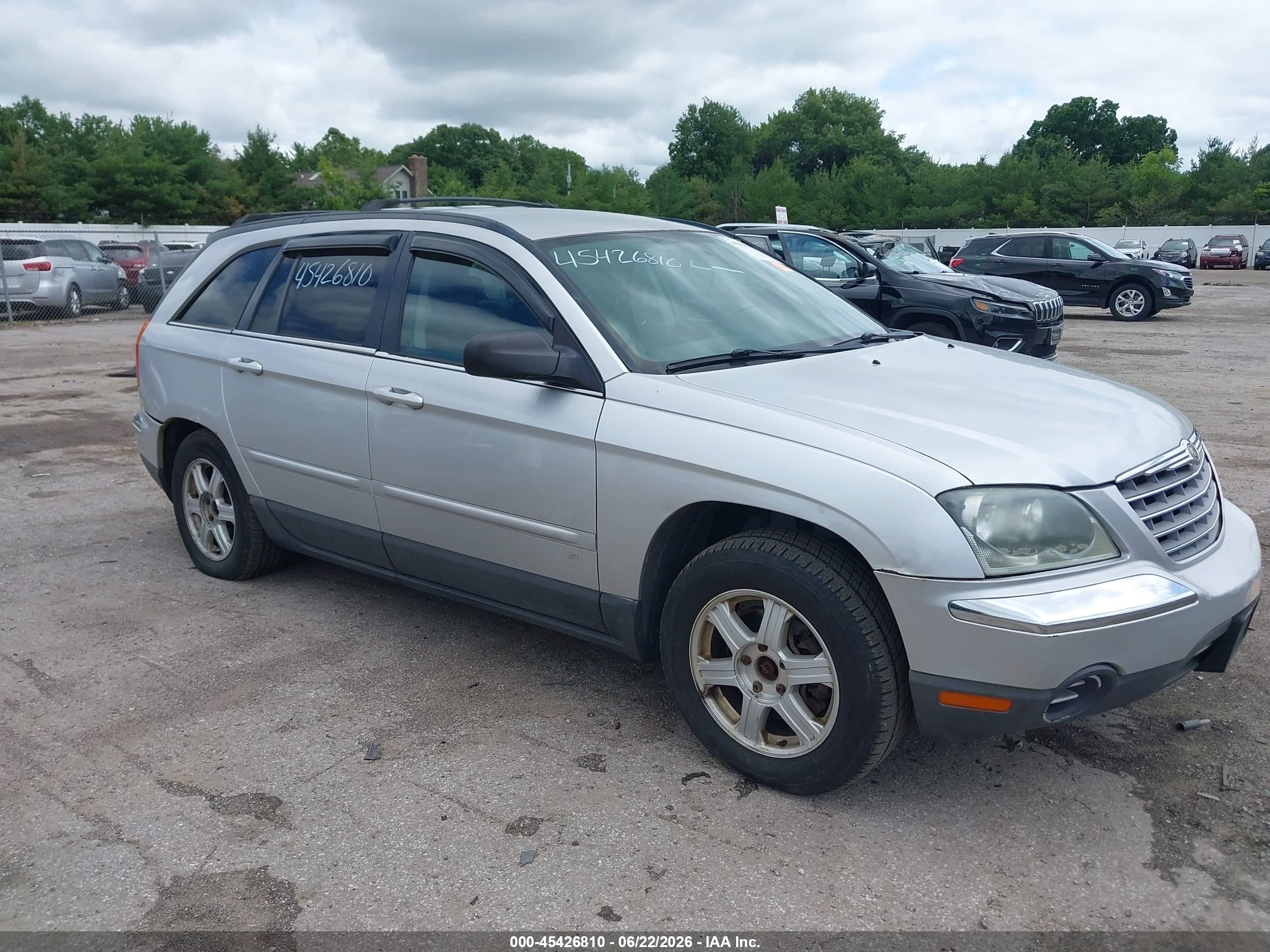 2005 Chrysler Pacifica Touring Silver vin: 2C4GF68415R495412