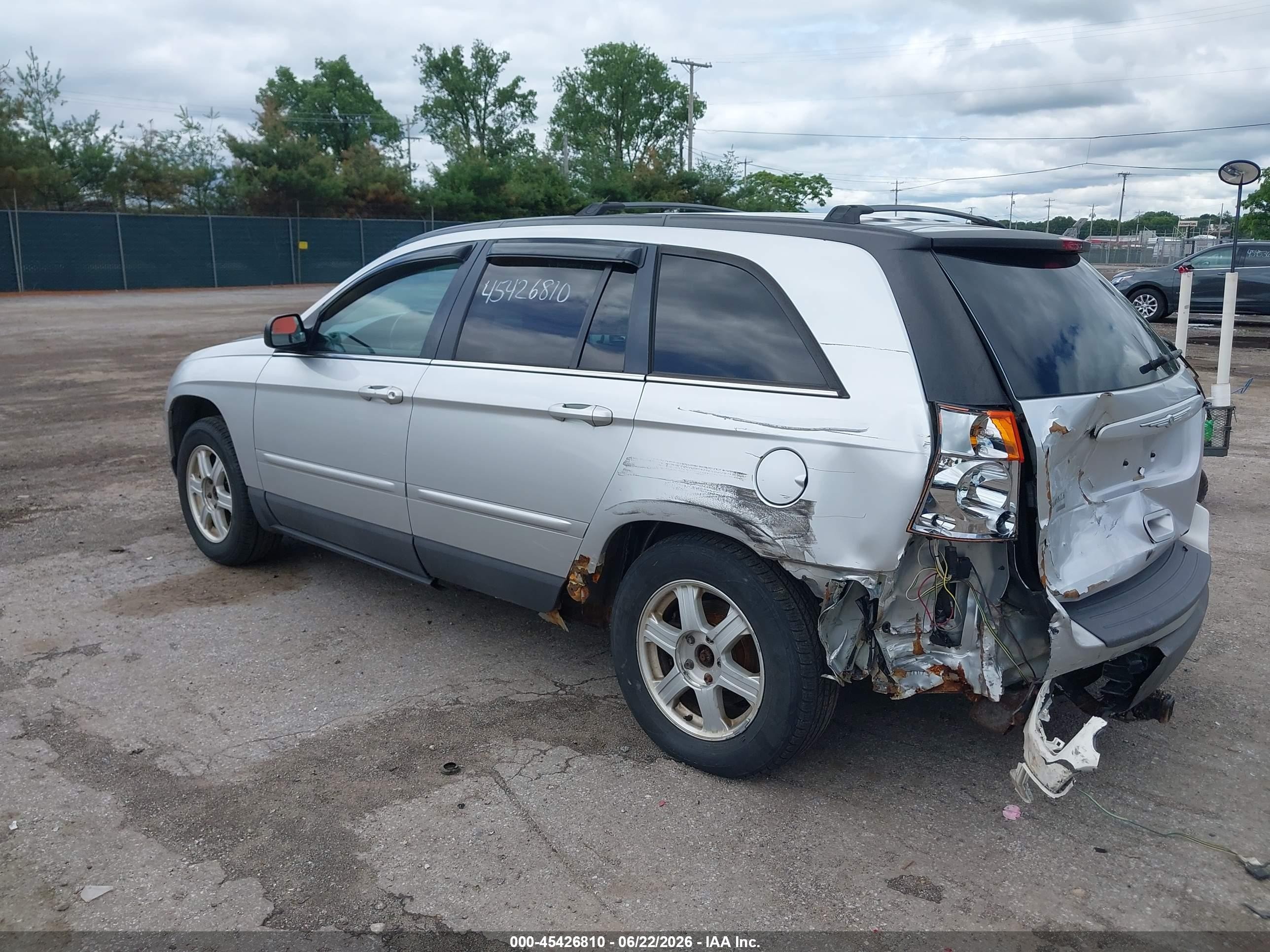2005 Chrysler Pacifica Touring Silver vin: 2C4GF68415R495412
