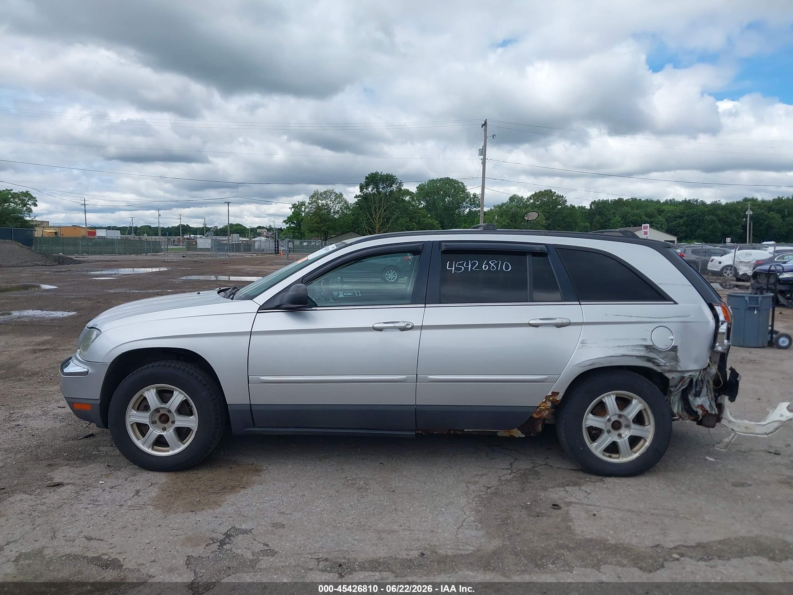2005 Chrysler Pacifica Touring Silver vin: 2C4GF68415R495412