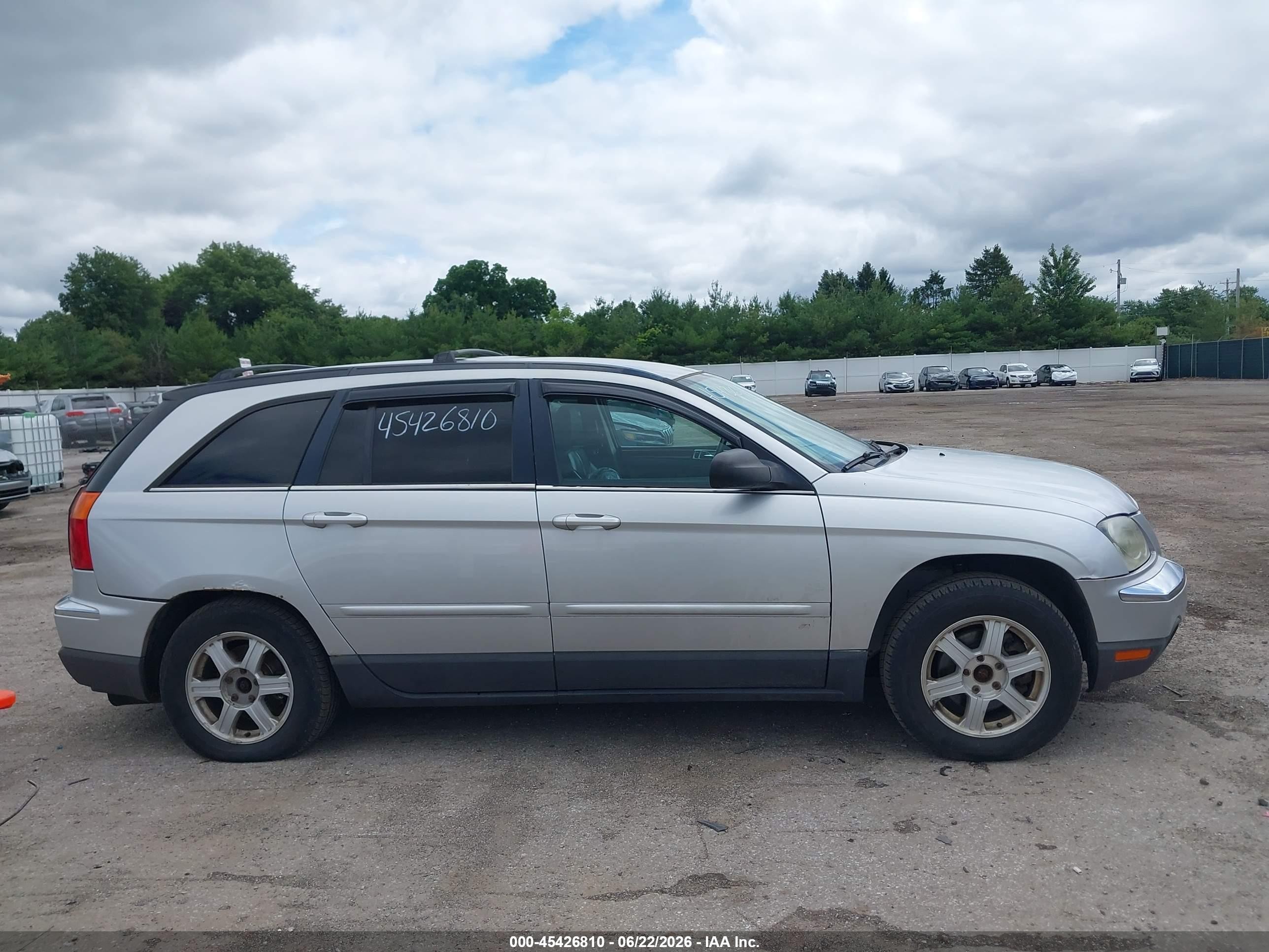 2005 Chrysler Pacifica Touring Silver vin: 2C4GF68415R495412