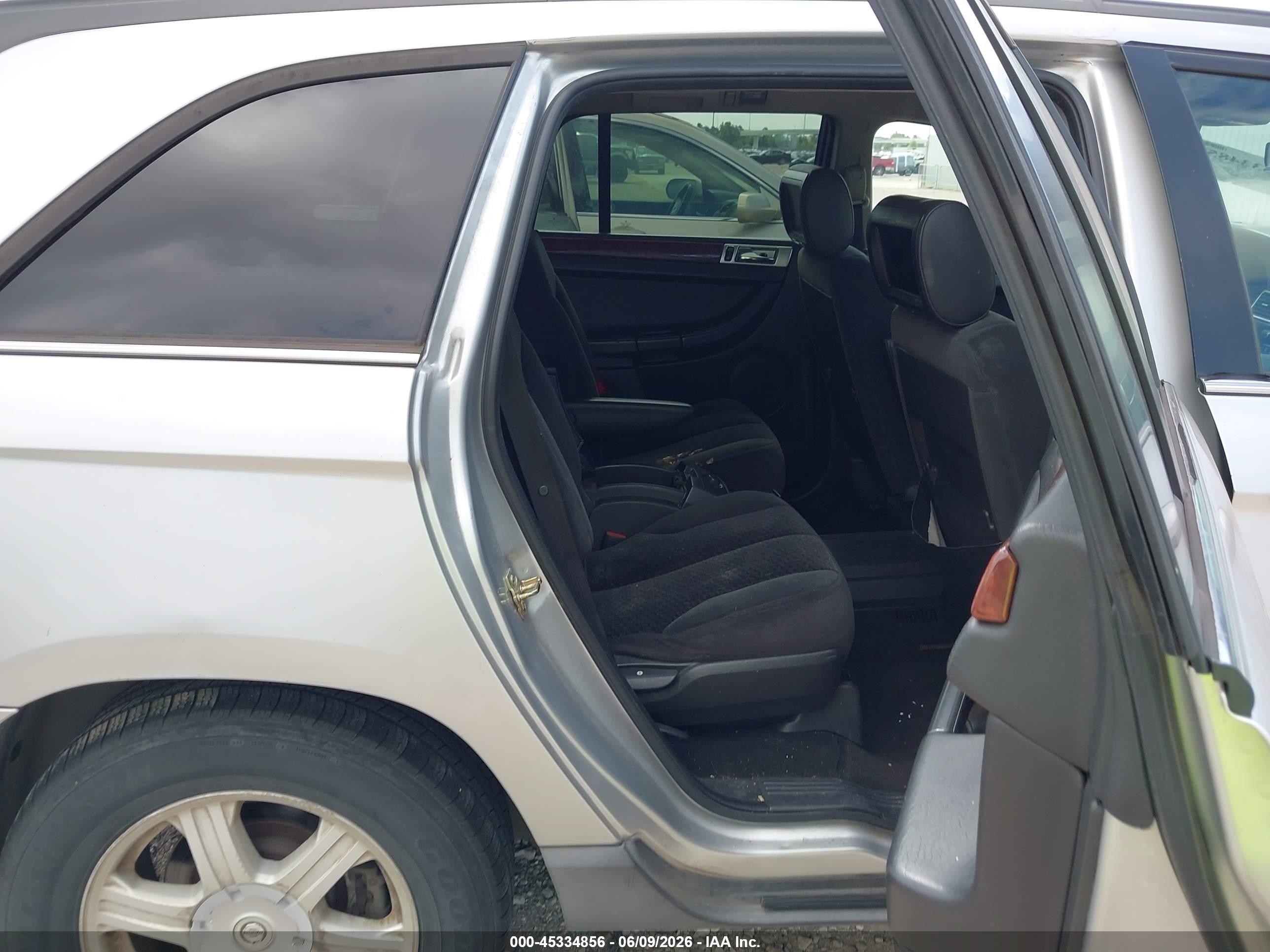 2005 Chrysler Pacifica Touring Silver vin: 2C4GM68485R665500