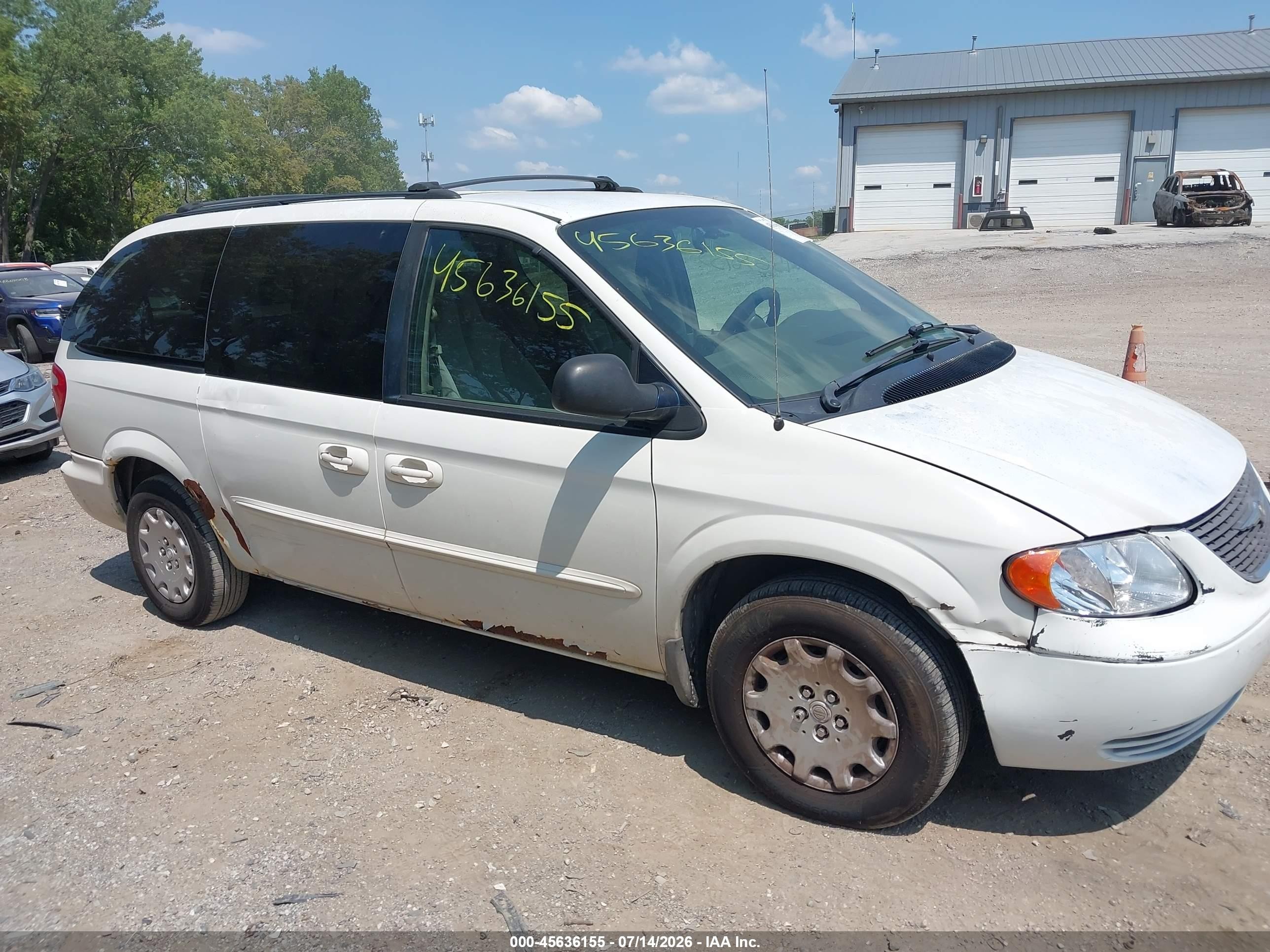 2003 Chrysler Town & Country   White vin: 2C4GP24303R243277