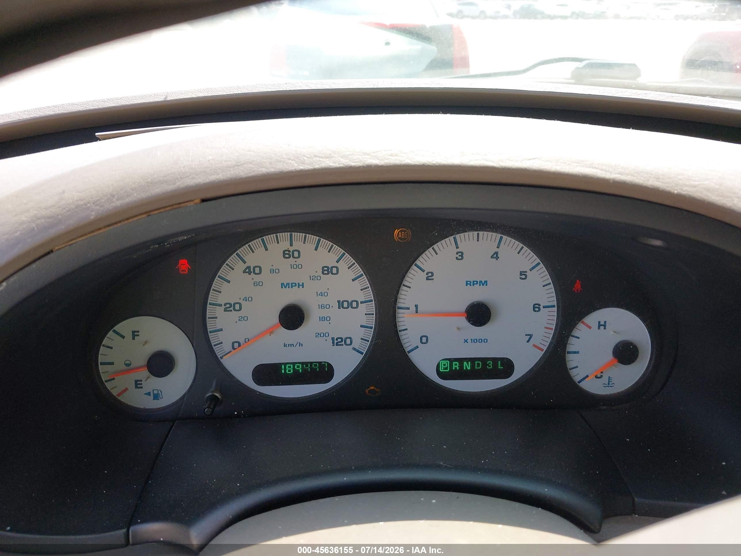 2003 Chrysler Town & Country   White vin: 2C4GP24303R243277