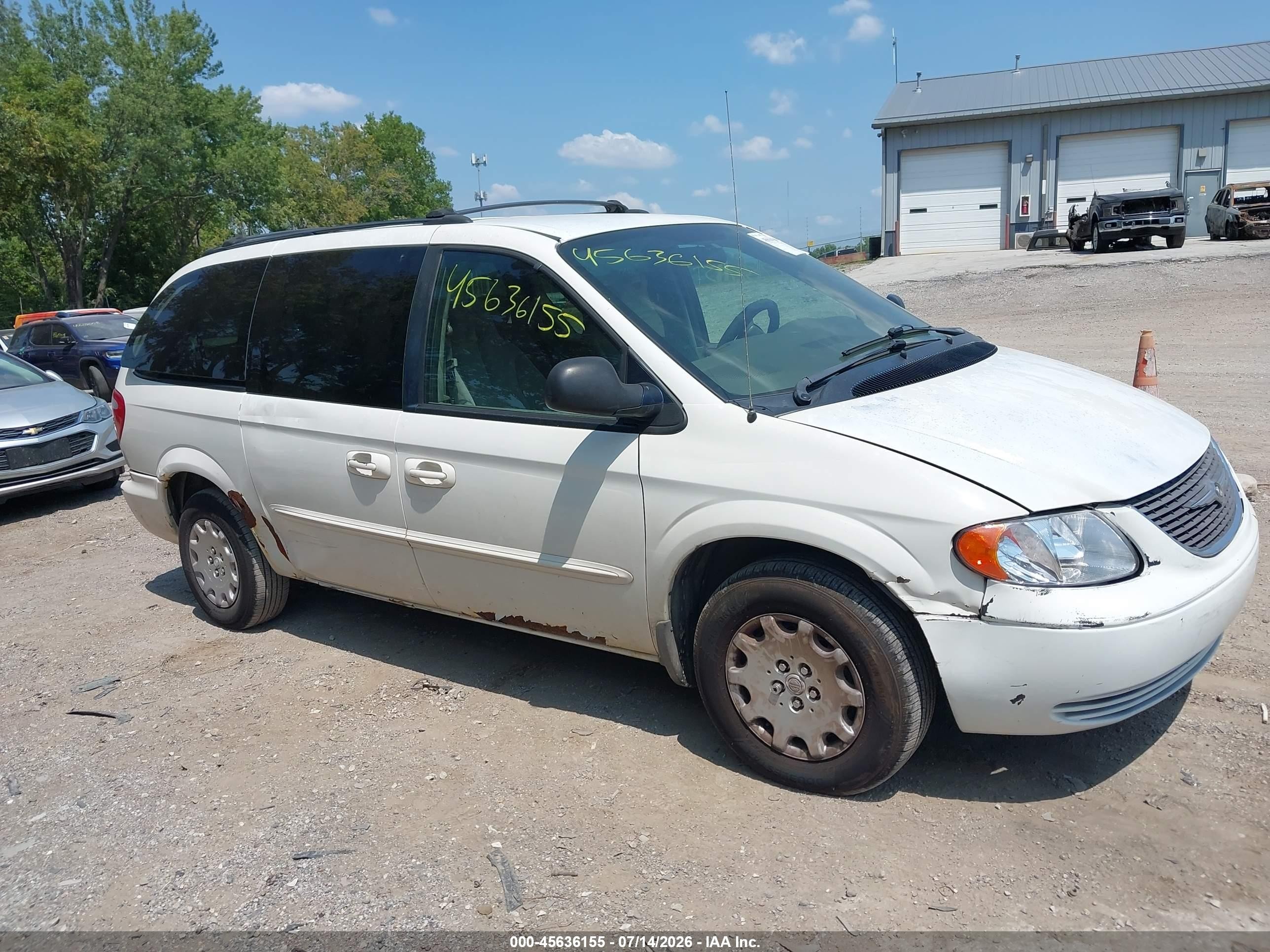 2003 Chrysler Town & Country   White vin: 2C4GP24303R243277