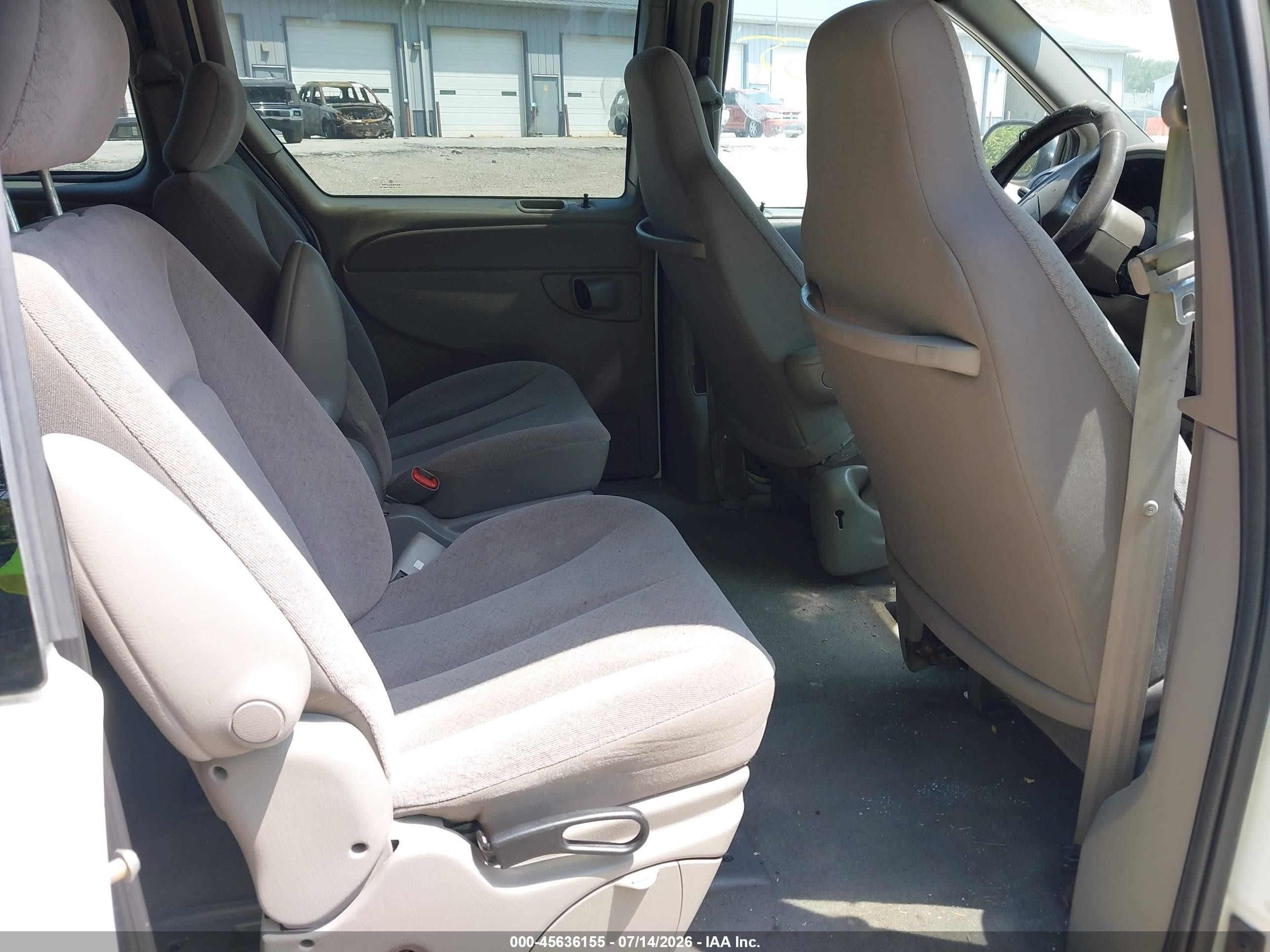 2003 Chrysler Town & Country   White vin: 2C4GP24303R243277