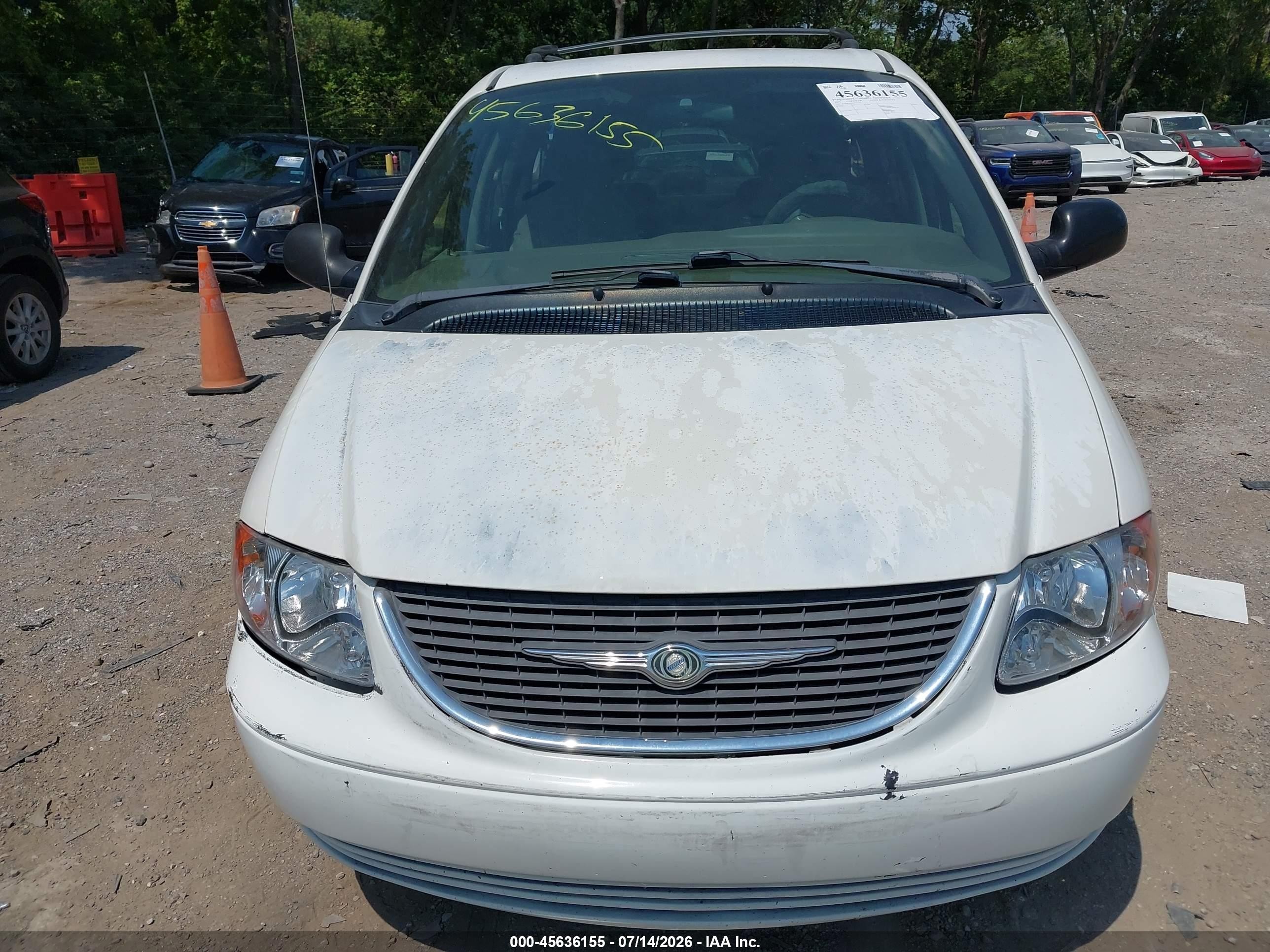 2003 Chrysler Town & Country   White vin: 2C4GP24303R243277