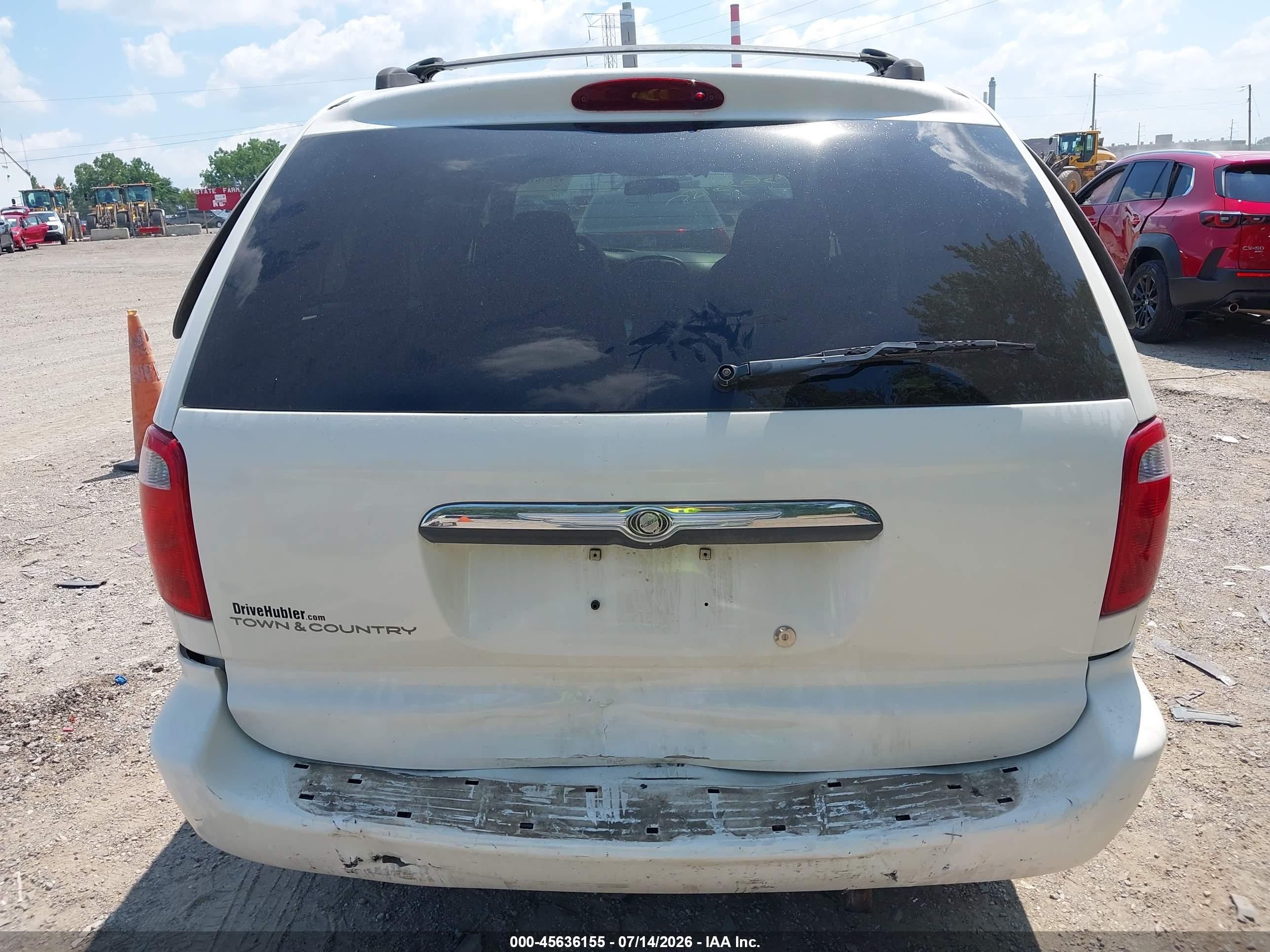 2003 Chrysler Town & Country   White vin: 2C4GP24303R243277