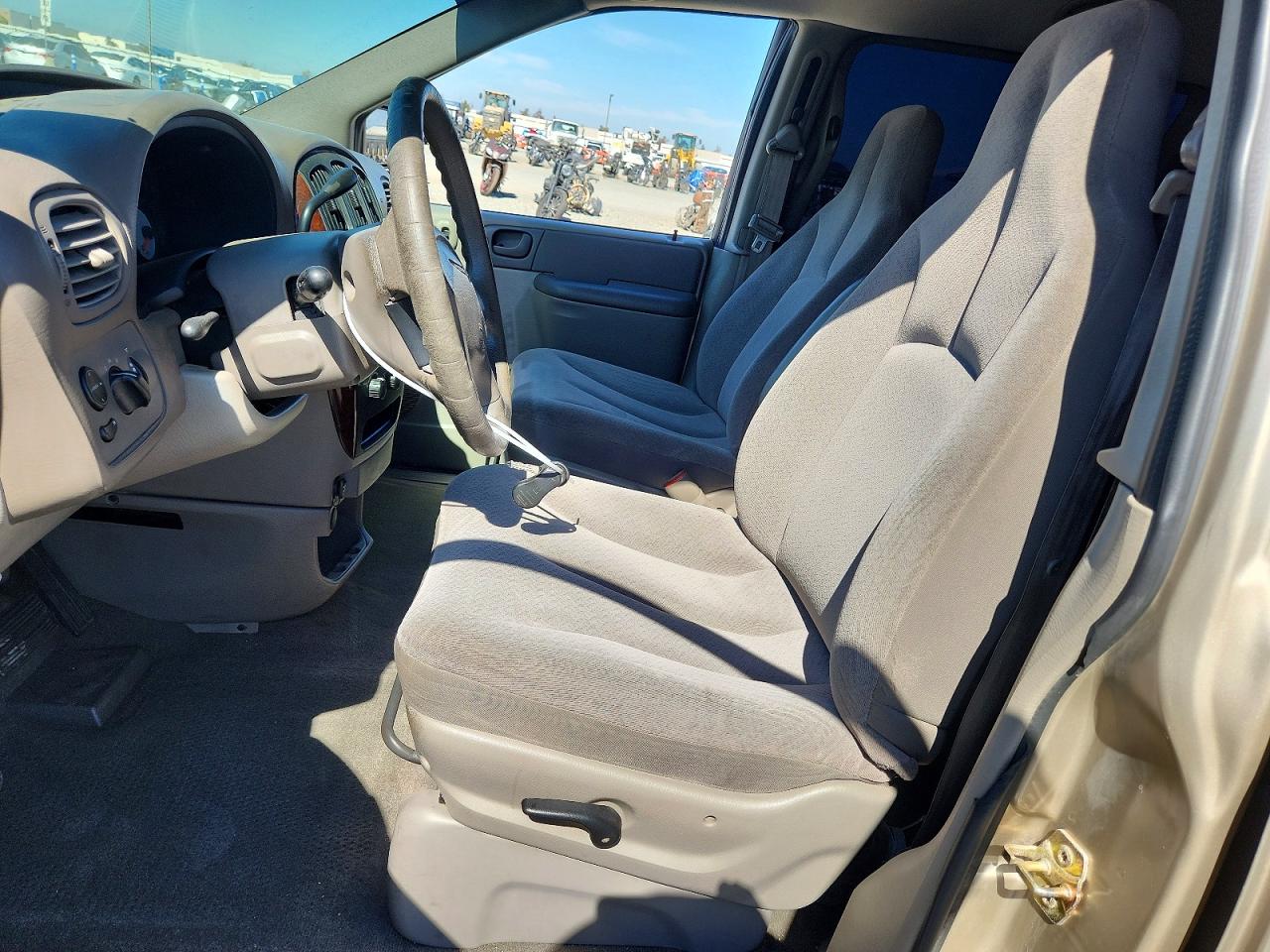 2003 Chrysler Town & Country Gold vin: 2C4GP24333R242799
