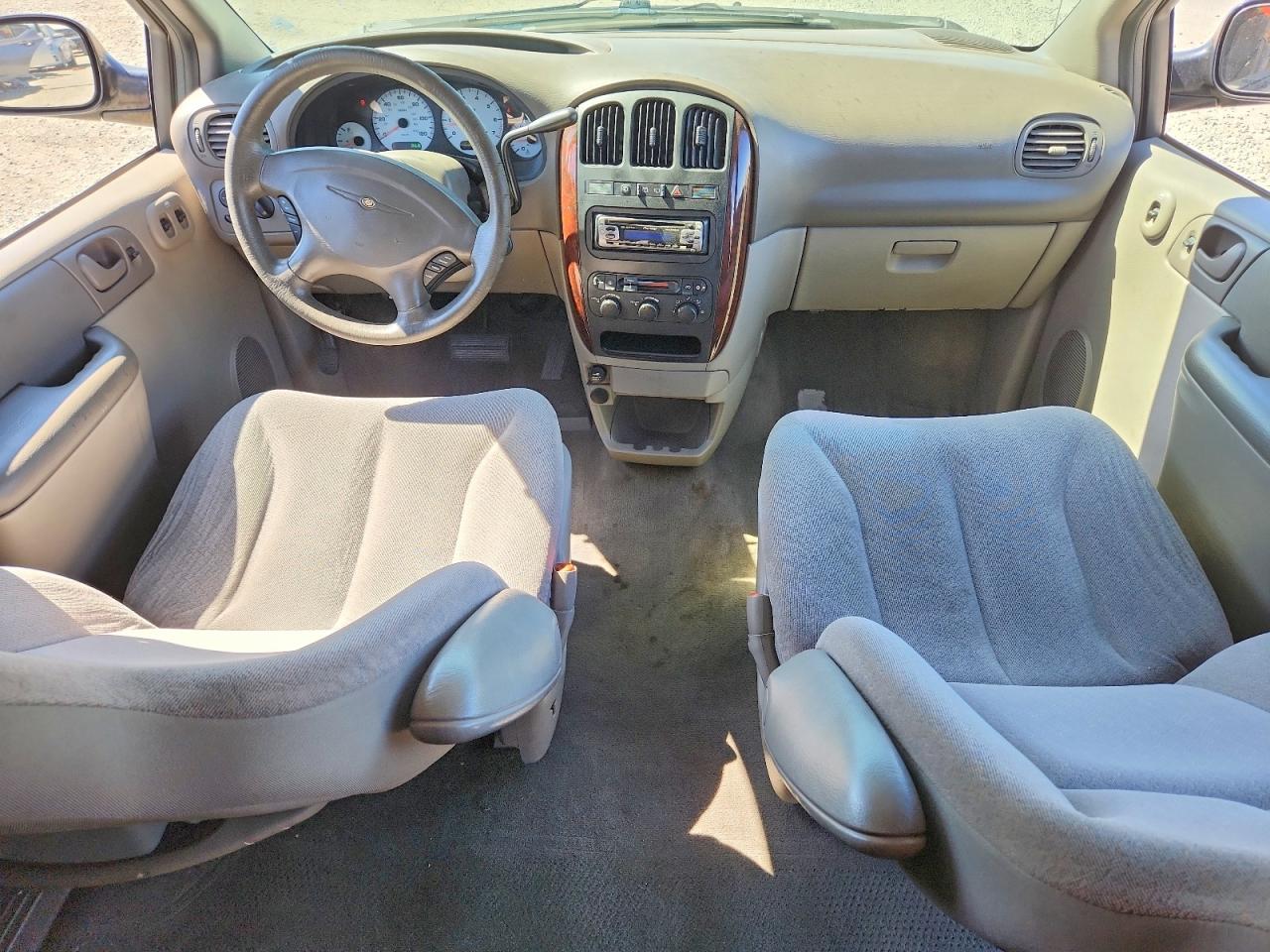 2003 Chrysler Town & Country Gold vin: 2C4GP24333R242799