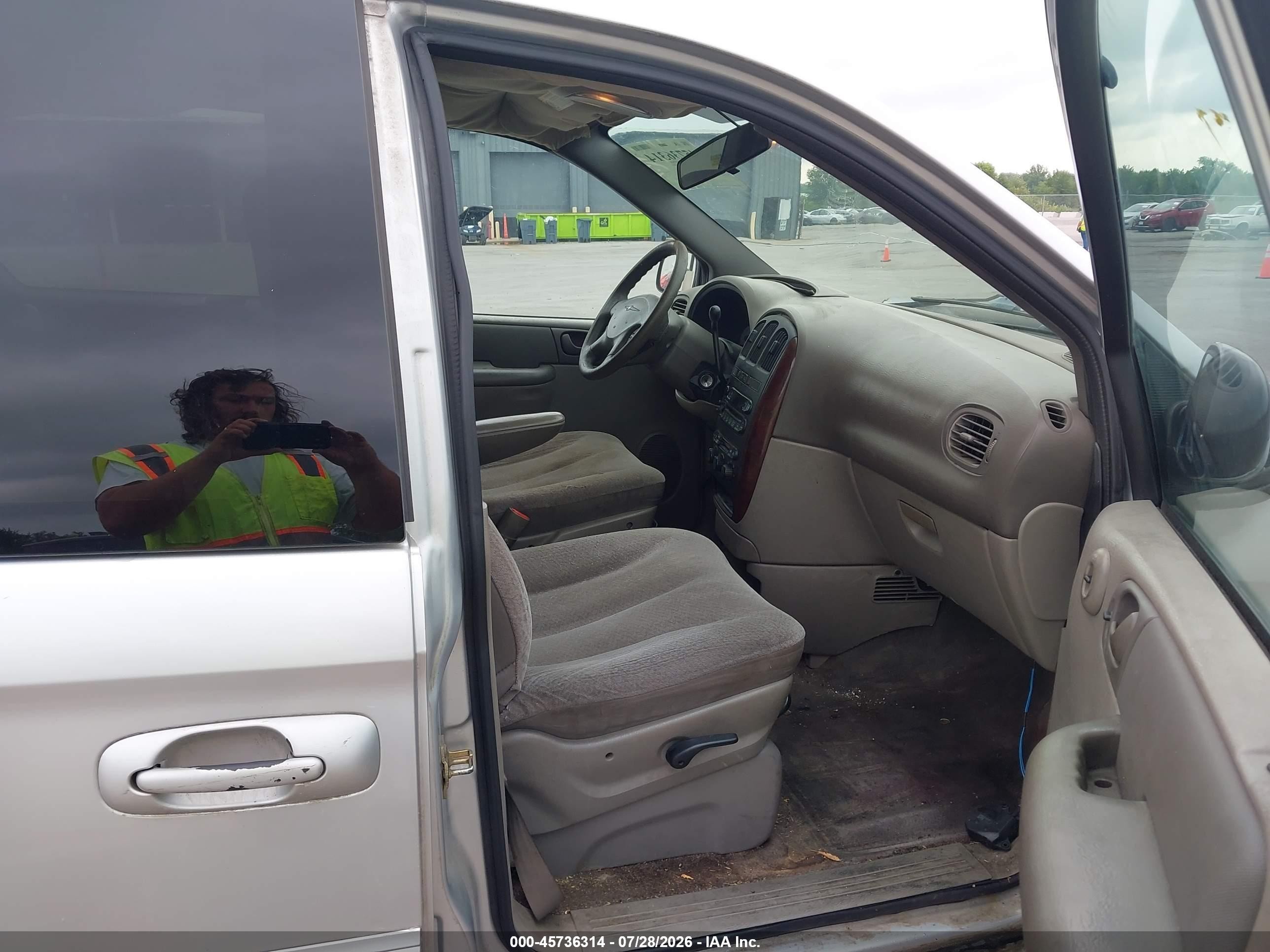 2003 Chrysler Town & Country   Silver vin: 2C4GP24363R242120