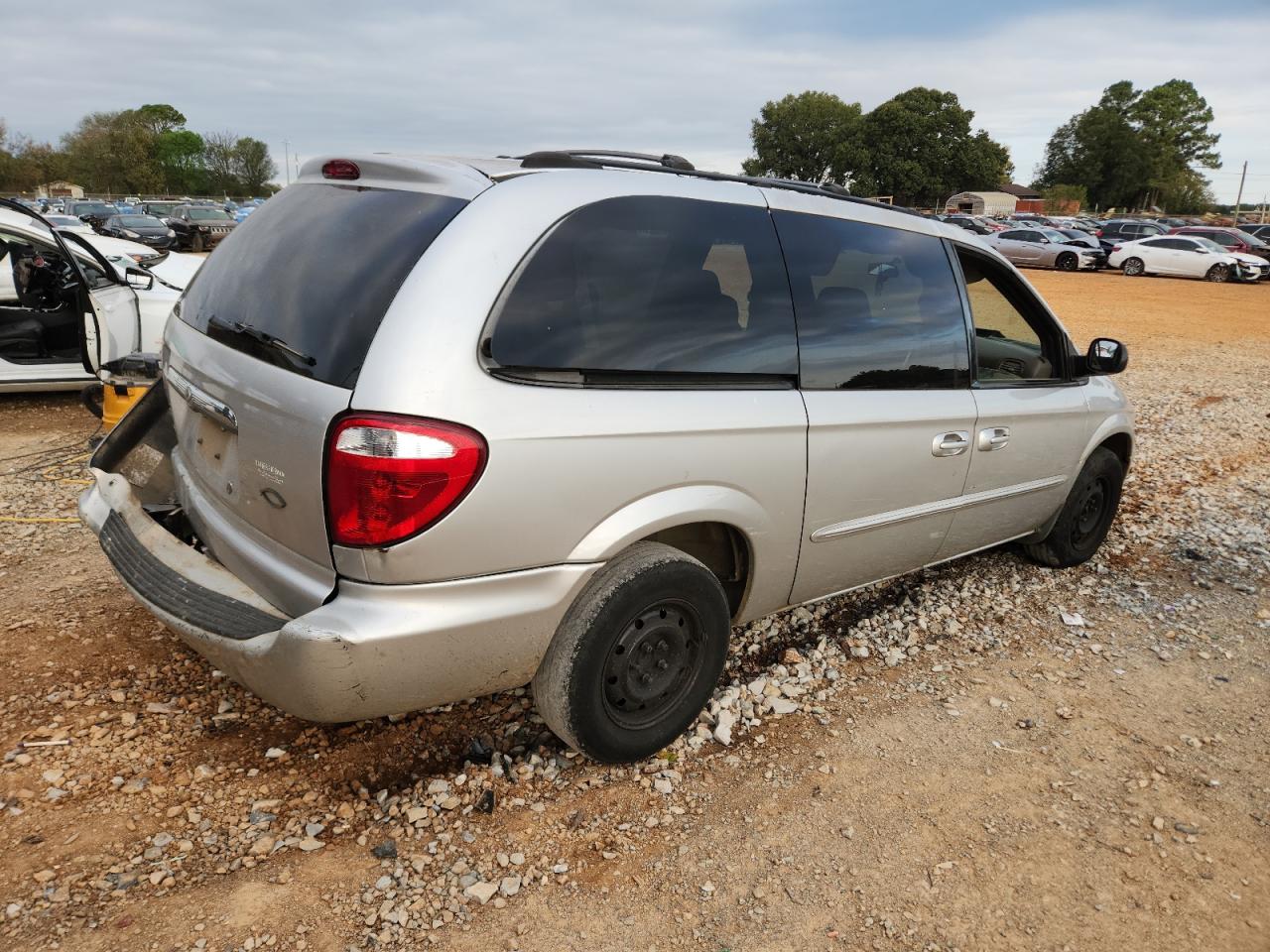 2003 Chrysler Town & Country Серебряный vin: 2C4GP243X3R241813