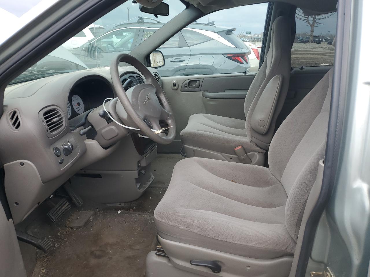 2003 Chrysler Town & Country Silver vin: 2C4GP24R13R269777