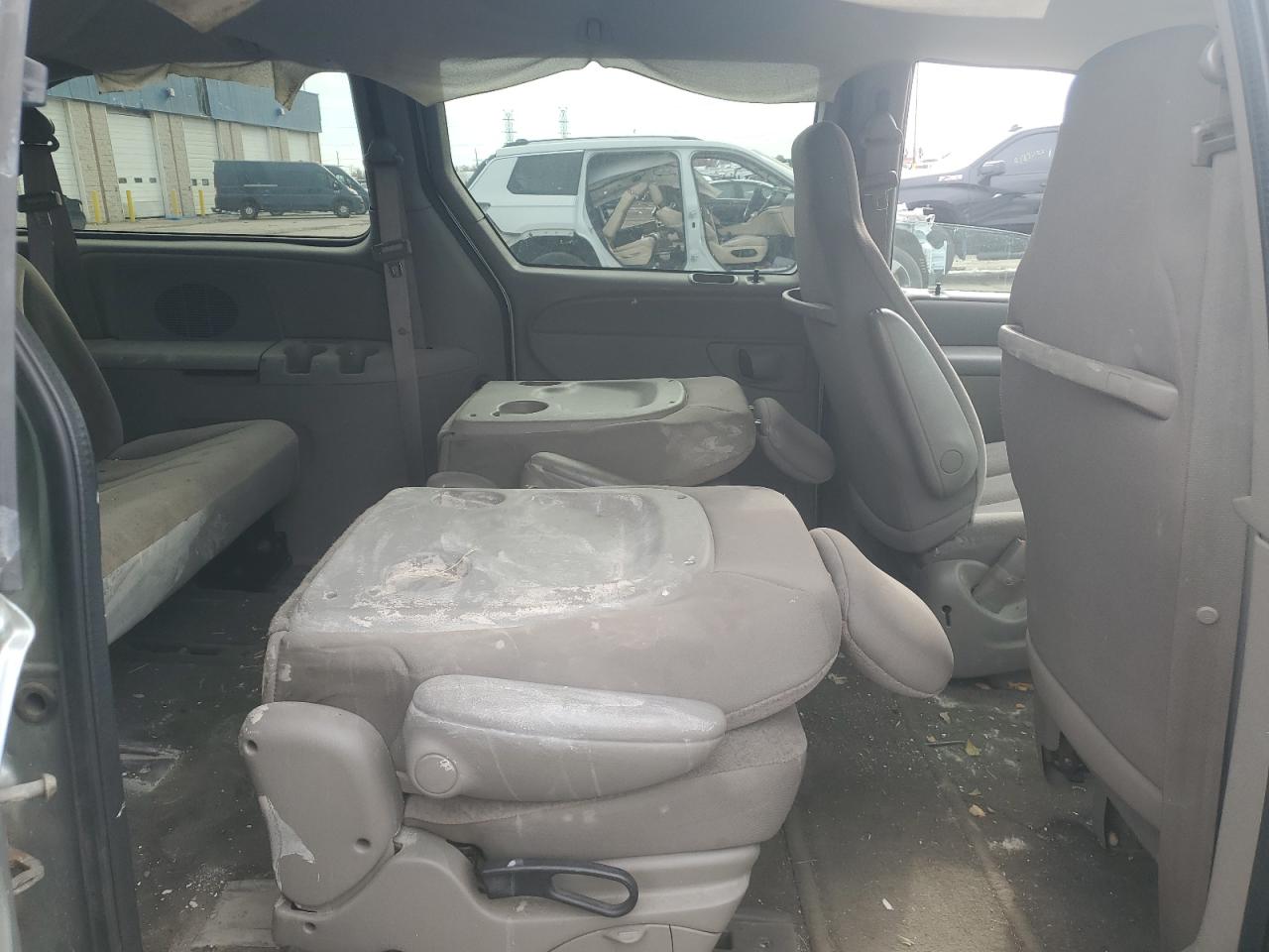 2003 Chrysler Town & Country Silver vin: 2C4GP24R13R269777