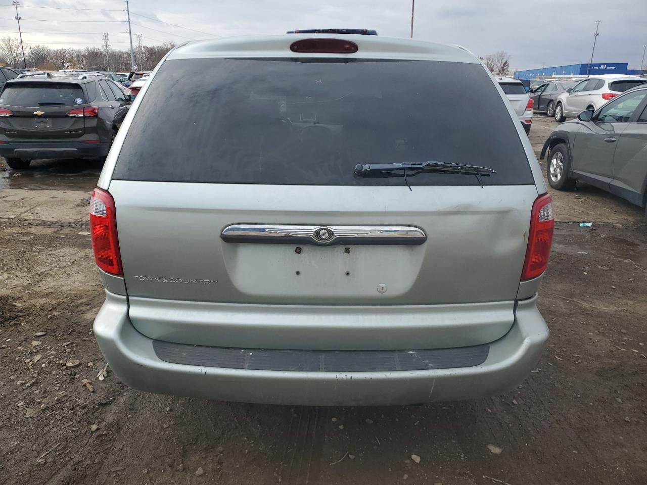 2003 Chrysler Town & Country Silver vin: 2C4GP24R13R269777