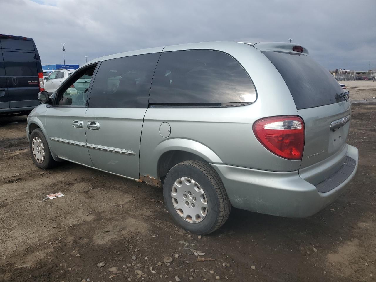 2003 Chrysler Town & Country Silver vin: 2C4GP24R13R269777