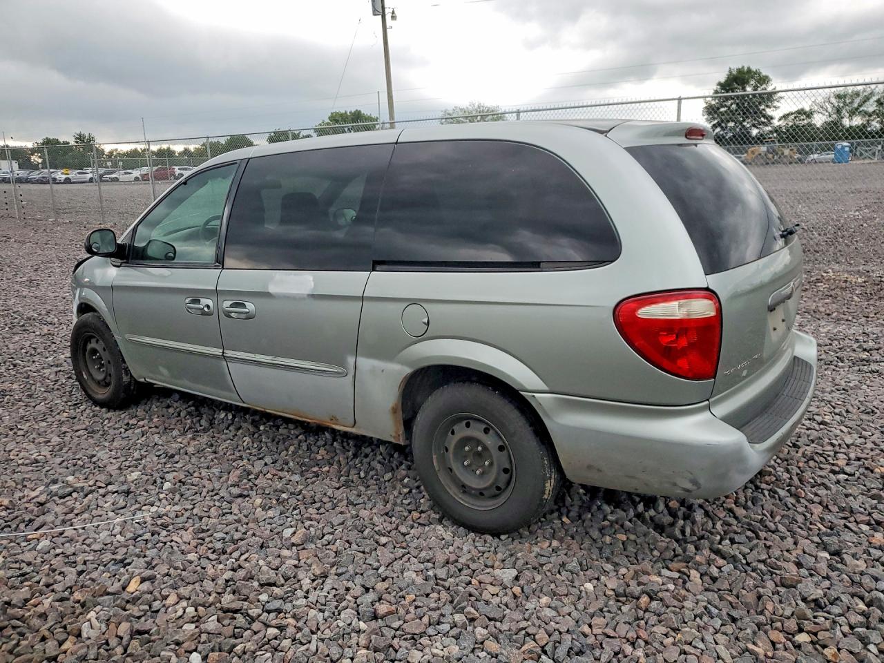 2003 Chrysler Town & Country Silver vin: 2C4GP24R13R295358