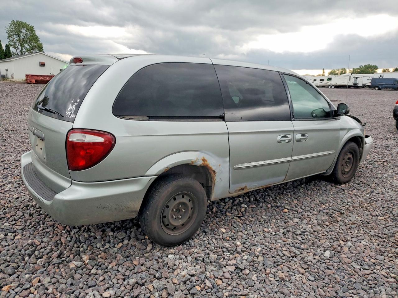 2003 Chrysler Town & Country Silver vin: 2C4GP24R13R295358