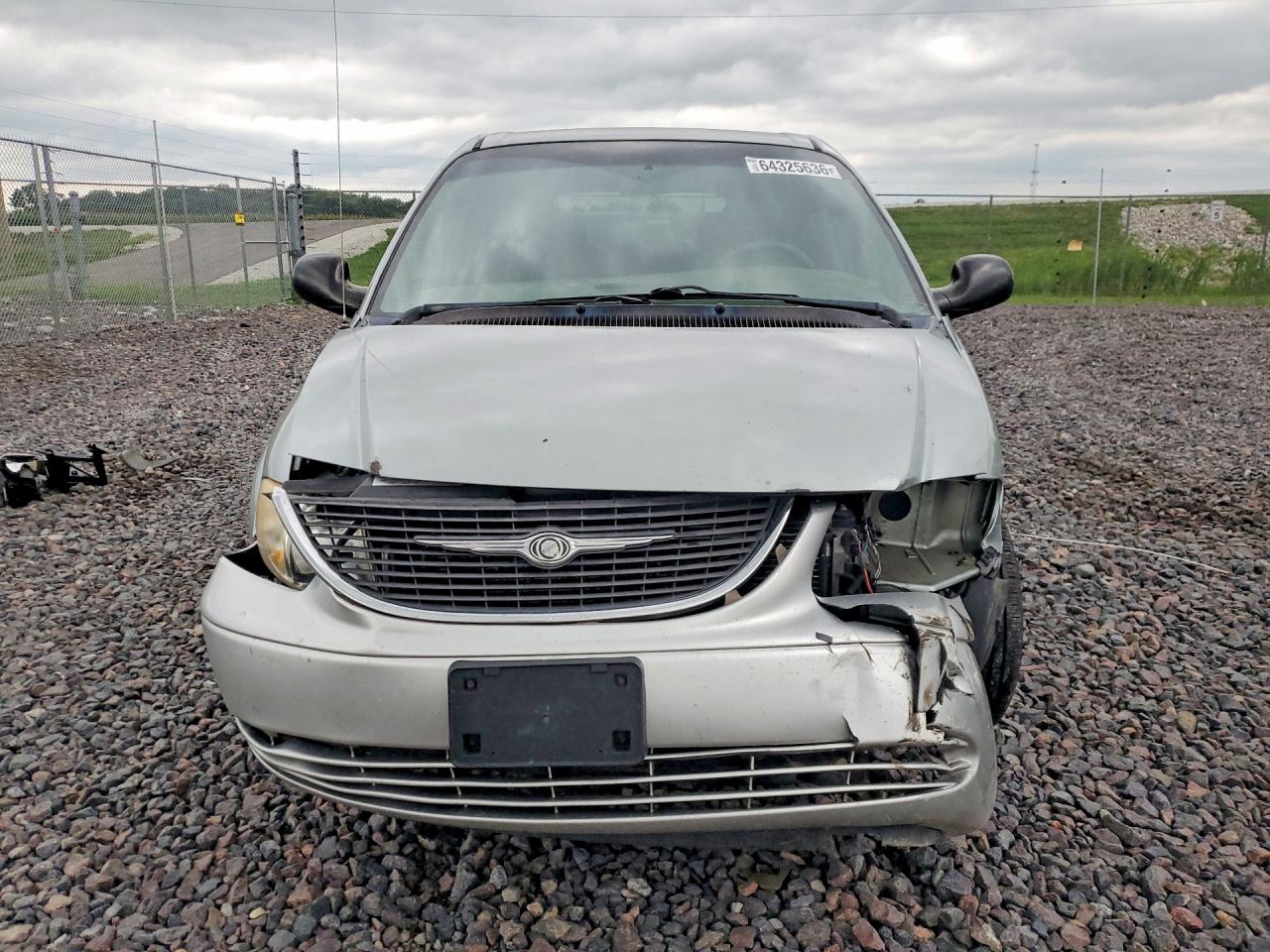 2003 Chrysler Town & Country Silver vin: 2C4GP24R13R295358