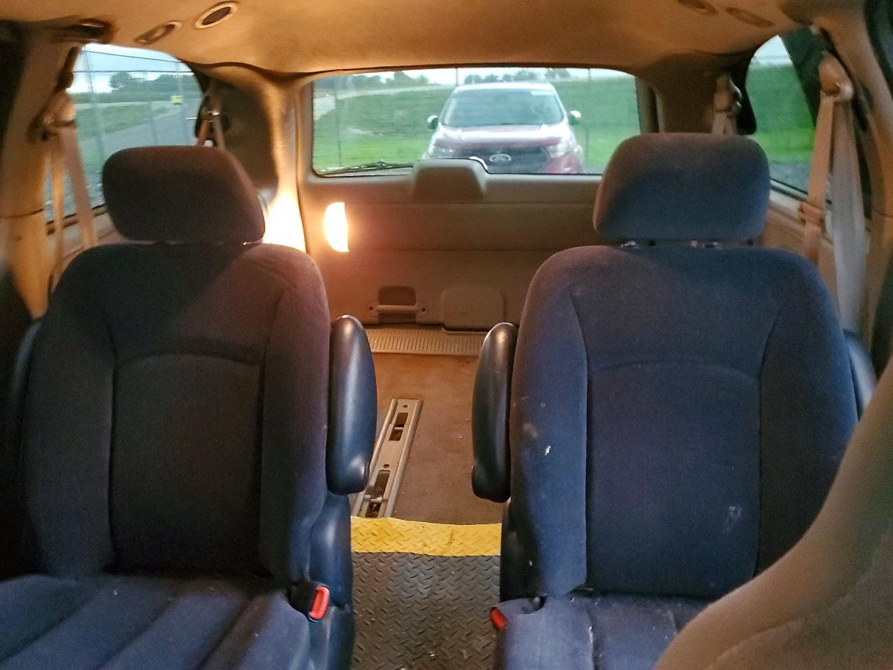 2003 Chrysler Town & Country Silver vin: 2C4GP24R13R295358