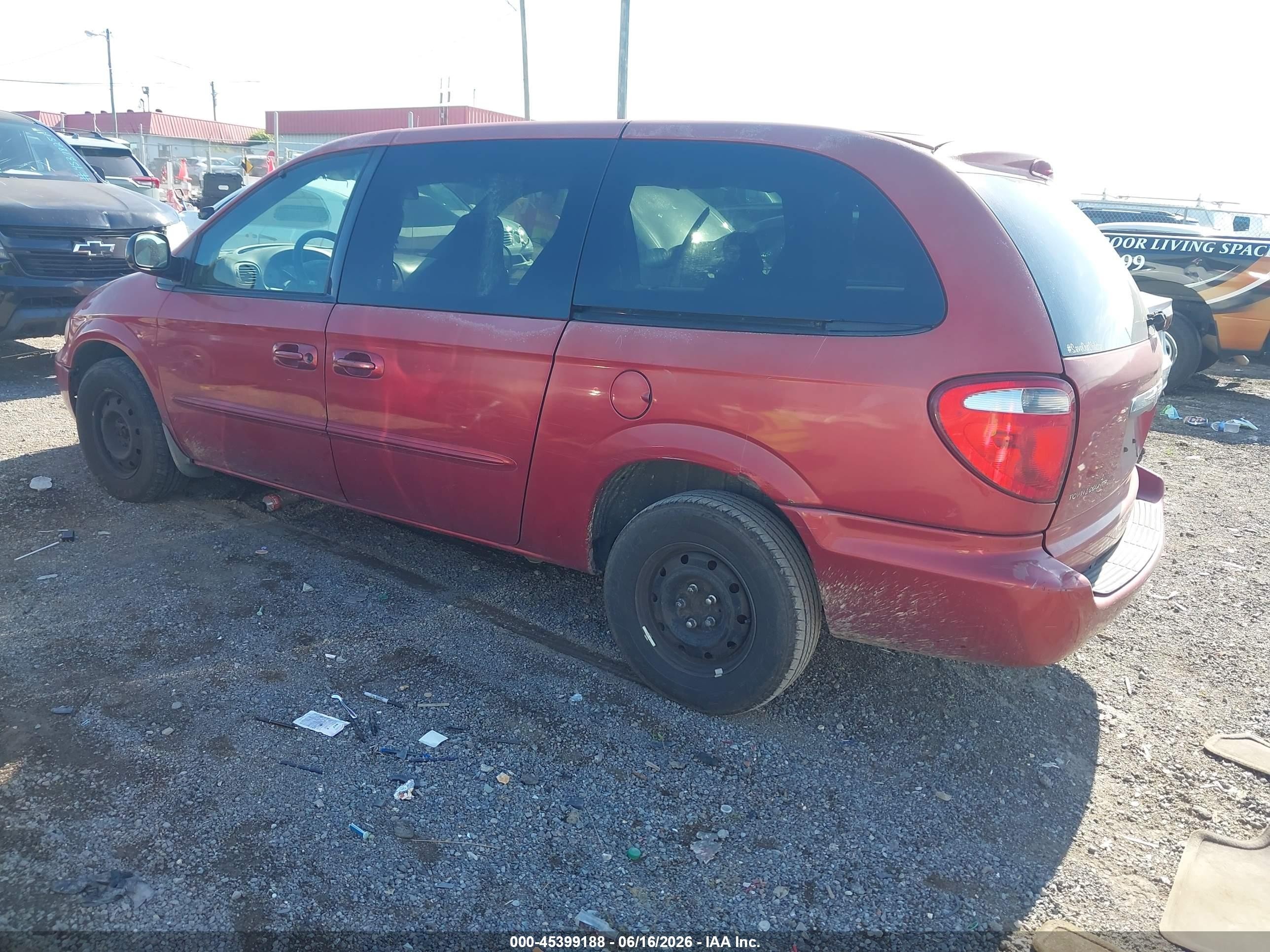 2003 Chrysler Town & Country   Maroon vin: 2C4GP24R23R323801