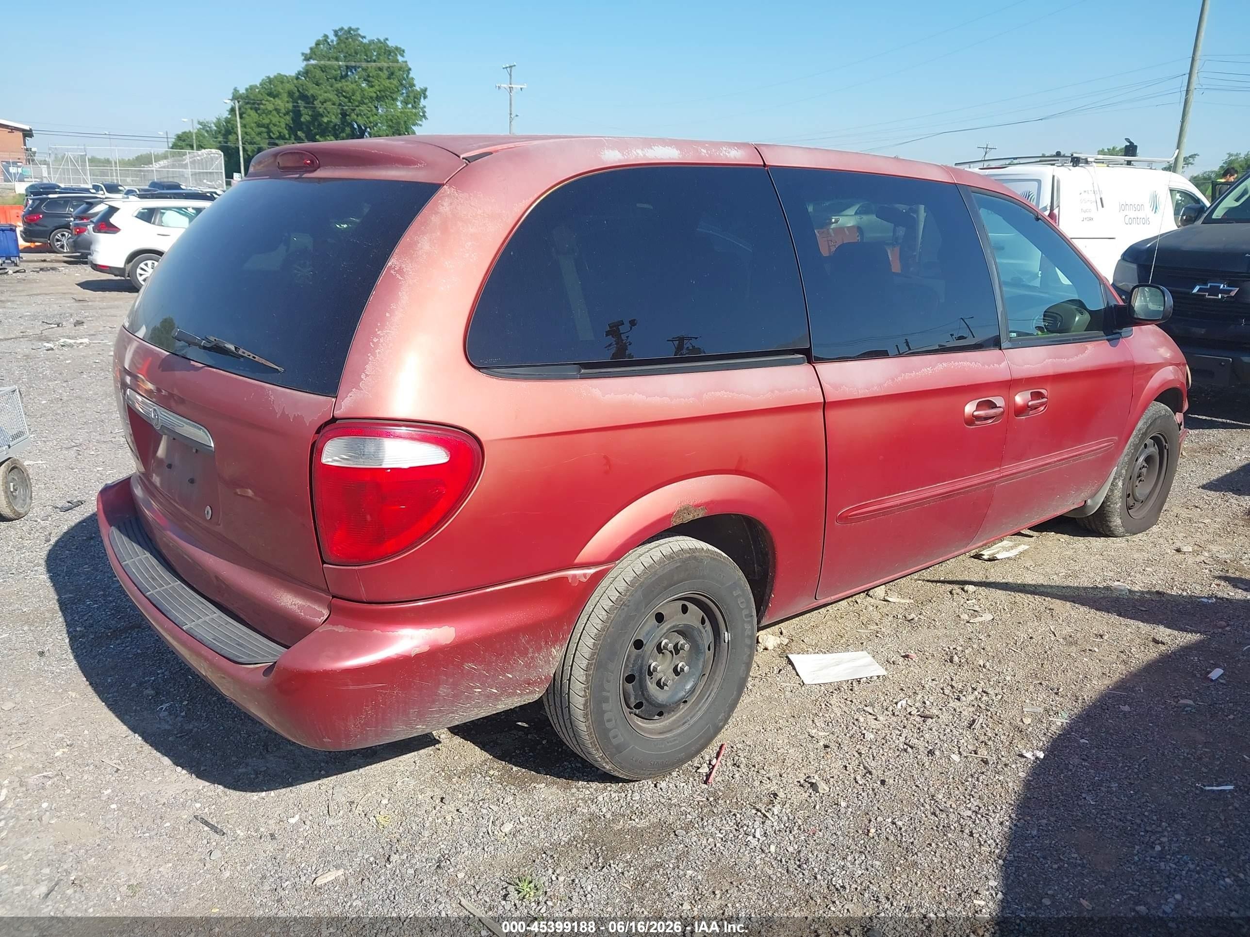 2003 Chrysler Town & Country   Maroon vin: 2C4GP24R23R323801