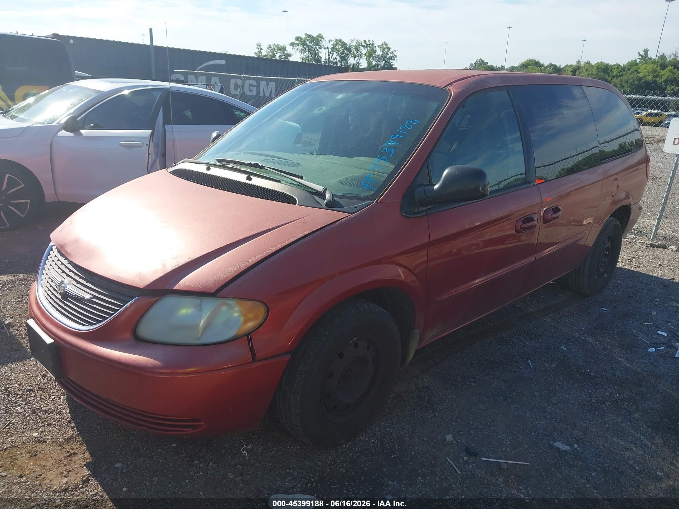 2003 Chrysler Town & Country   Maroon vin: 2C4GP24R23R323801
