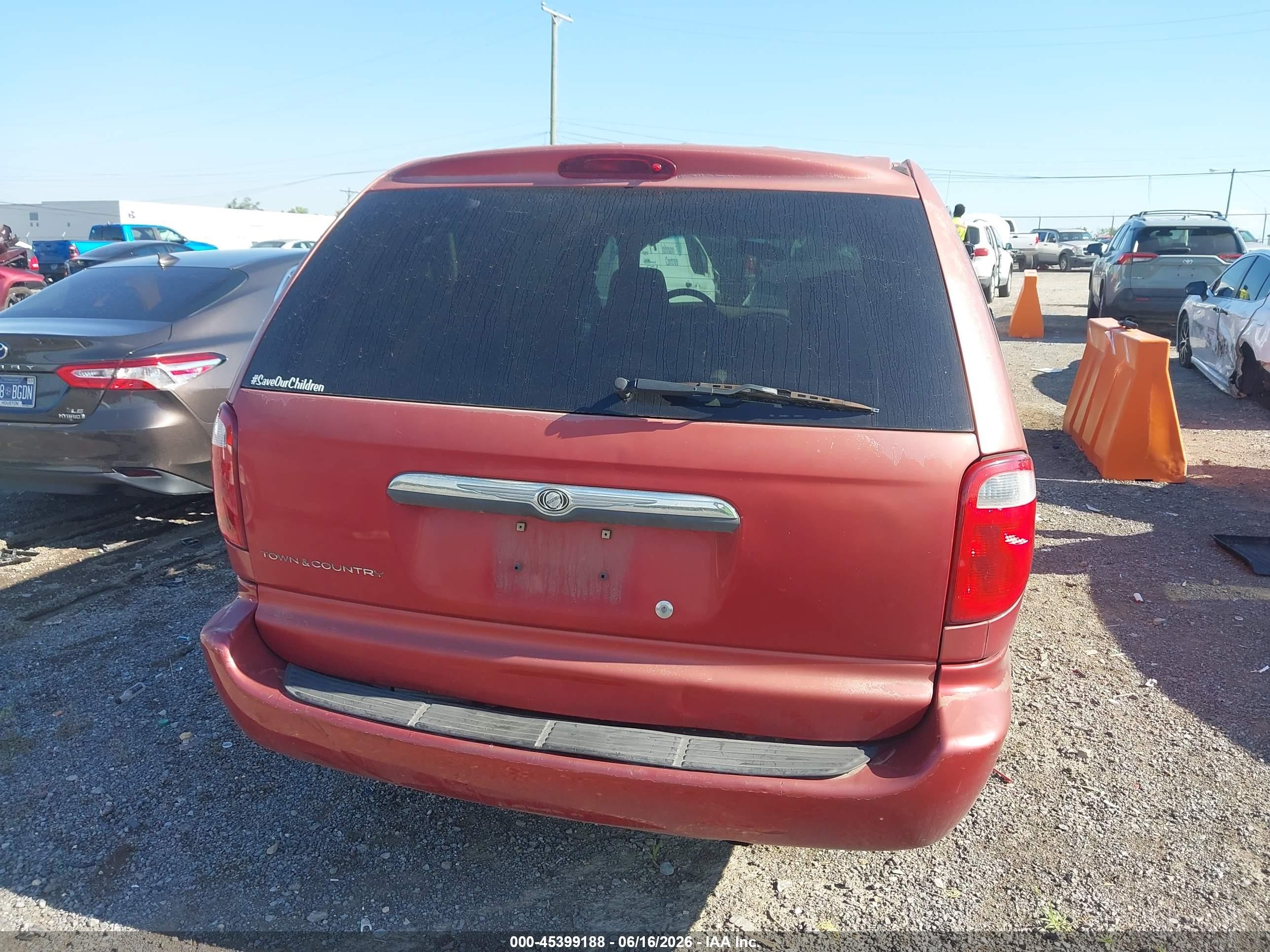 2003 Chrysler Town & Country   Maroon vin: 2C4GP24R23R323801