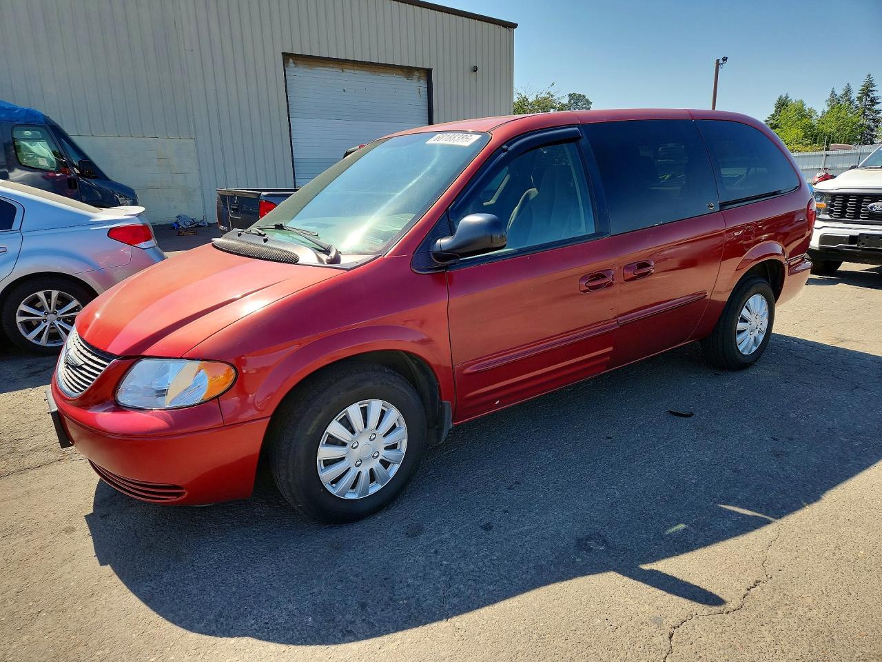 2003 Chrysler Town & Country Red vin: 2C4GP24R63R254644