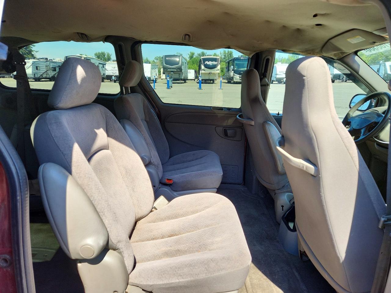 2003 Chrysler Town & Country Red vin: 2C4GP24R63R254644