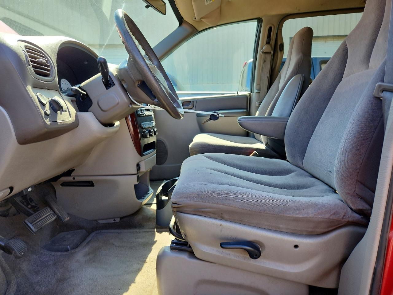 2003 Chrysler Town & Country Red vin: 2C4GP24R63R254644