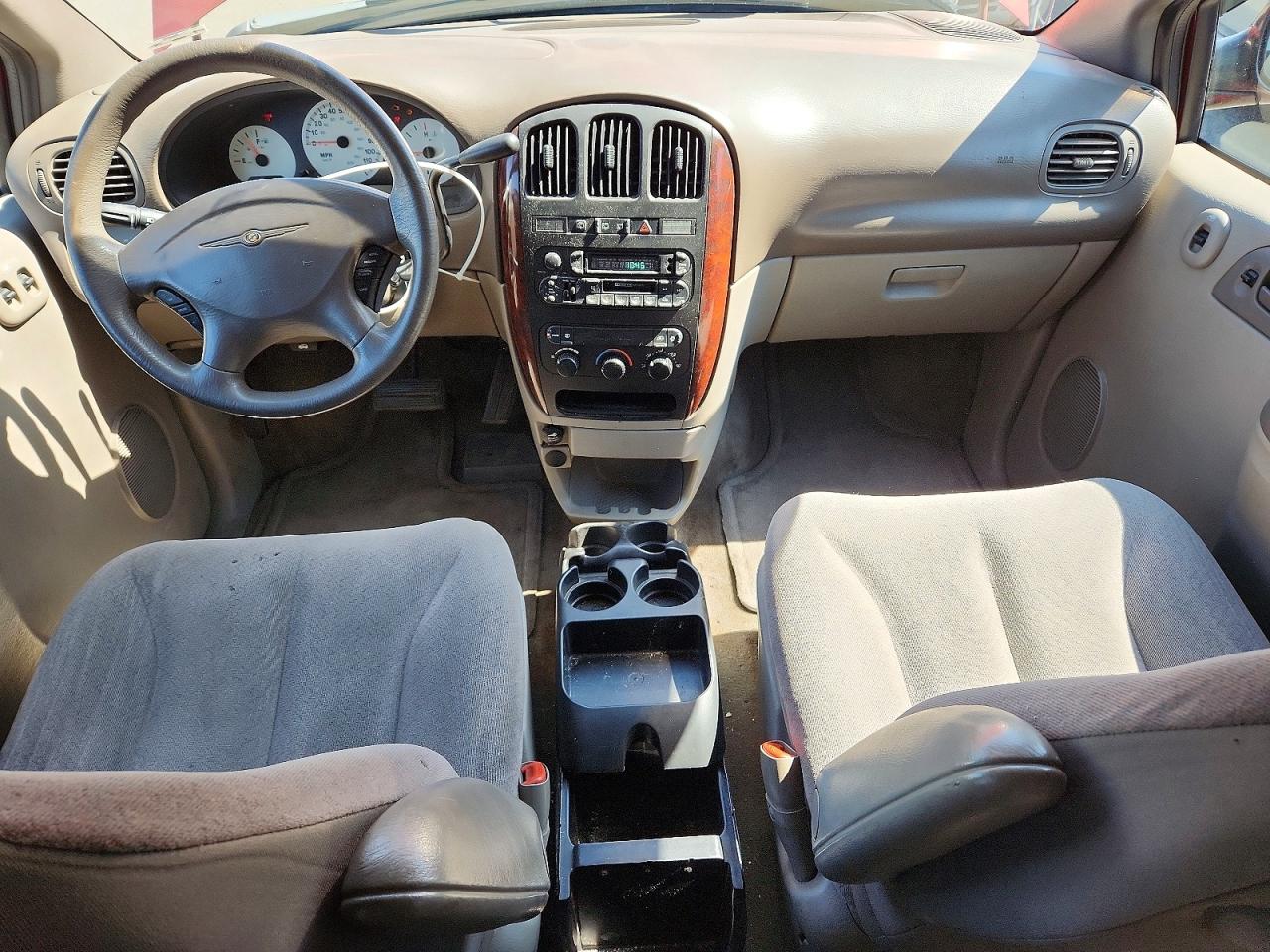 2003 Chrysler Town & Country Red vin: 2C4GP24R63R254644