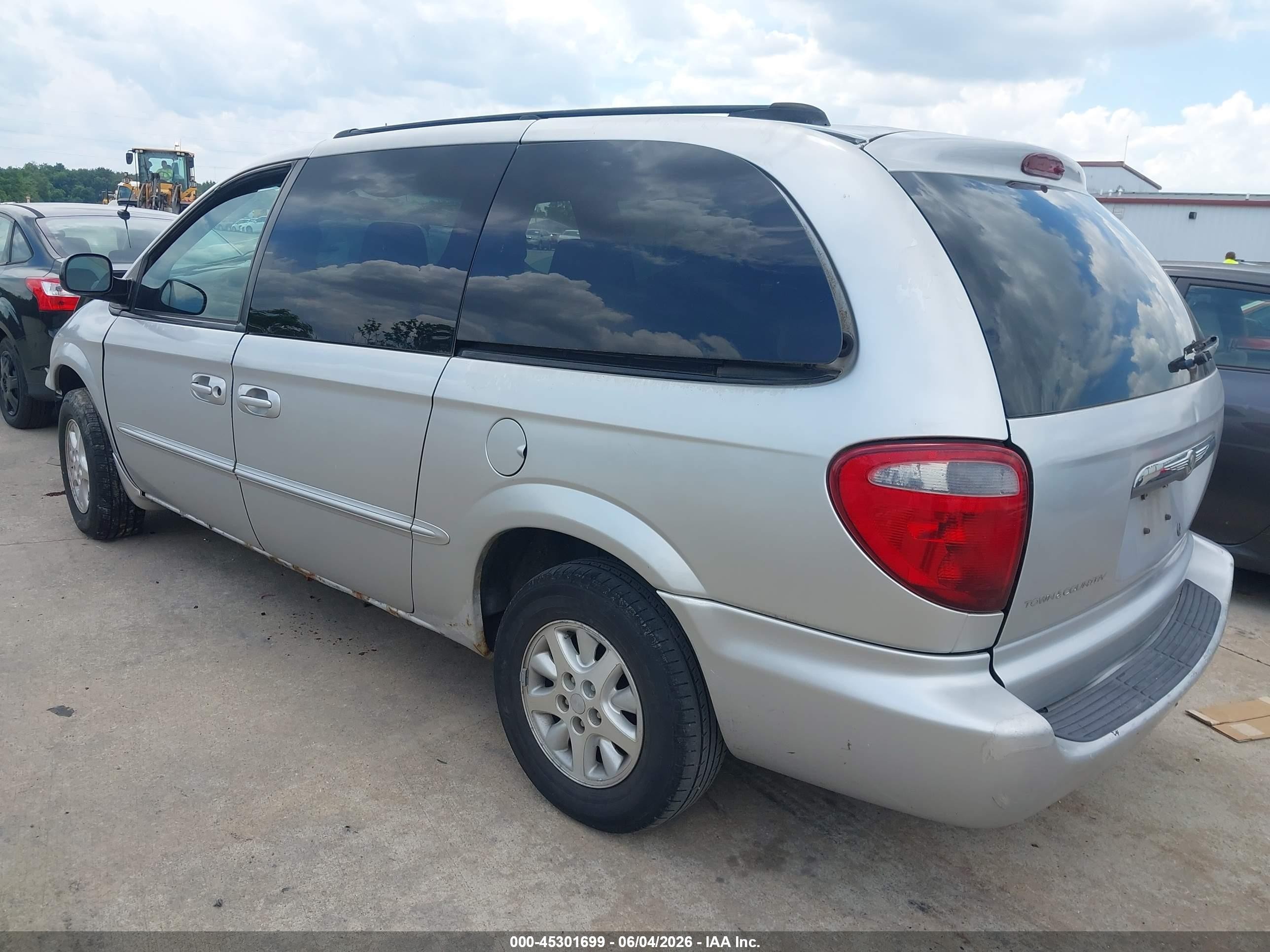 2002 Chrysler Town & Country Lx Silver vin: 2C4GP44302R637310